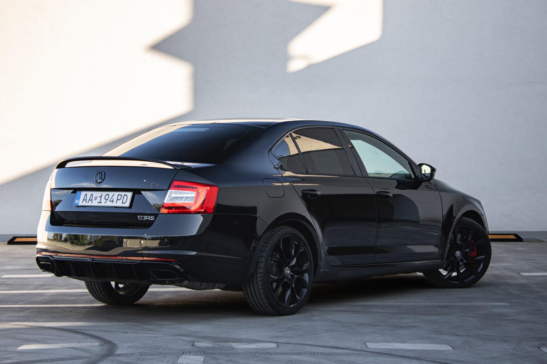 2016 Skoda Octavia RS, černá sedan, 227 447 km