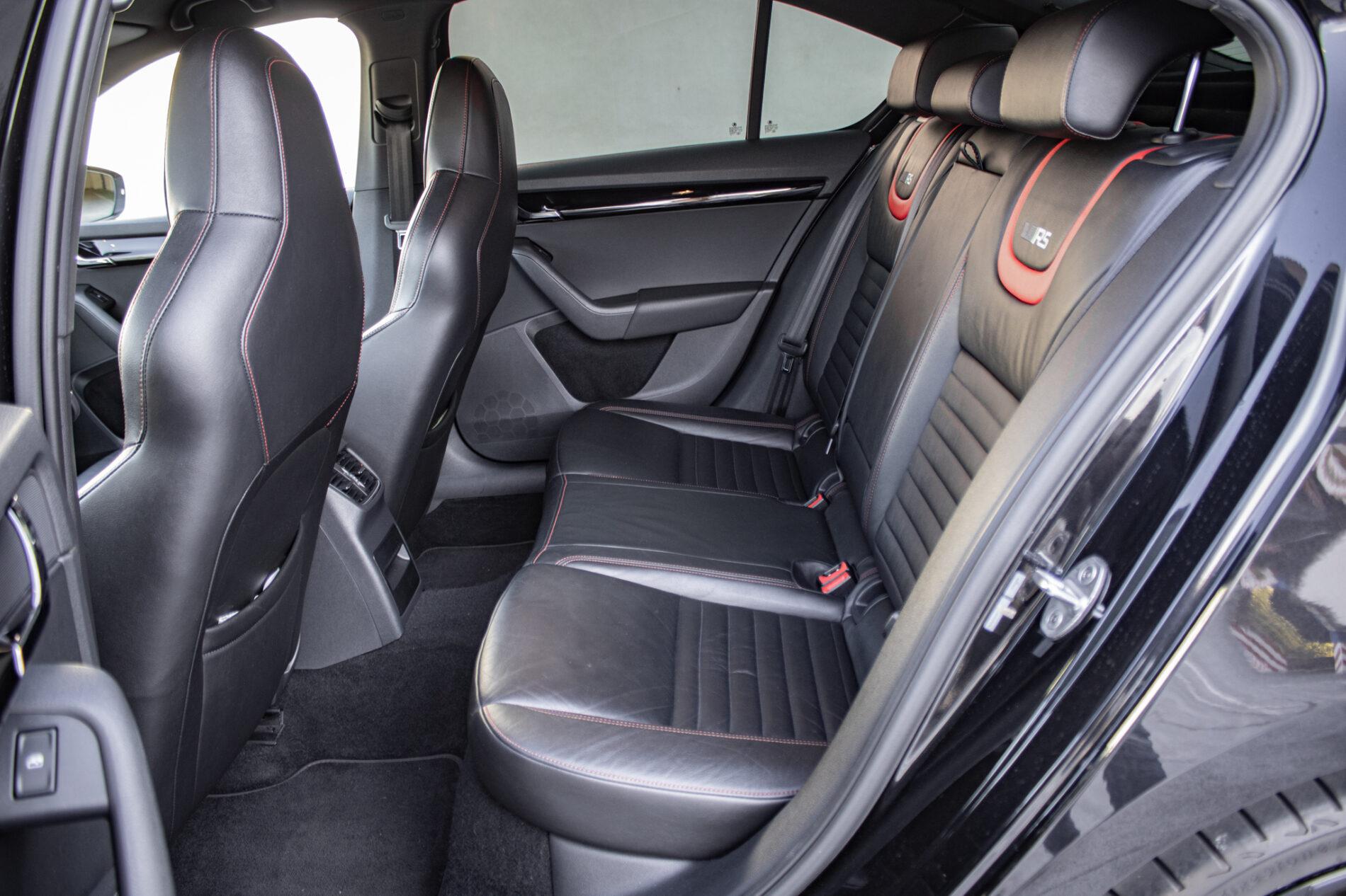 2016 Skoda Octavia RS, černá sedan, 227 447 km