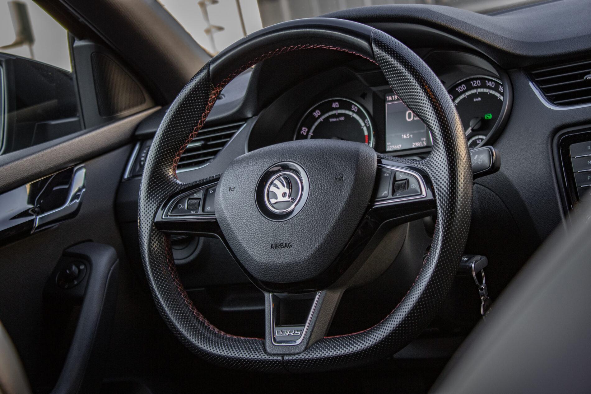 2016 Skoda Octavia RS, černá sedan, 227 447 km
