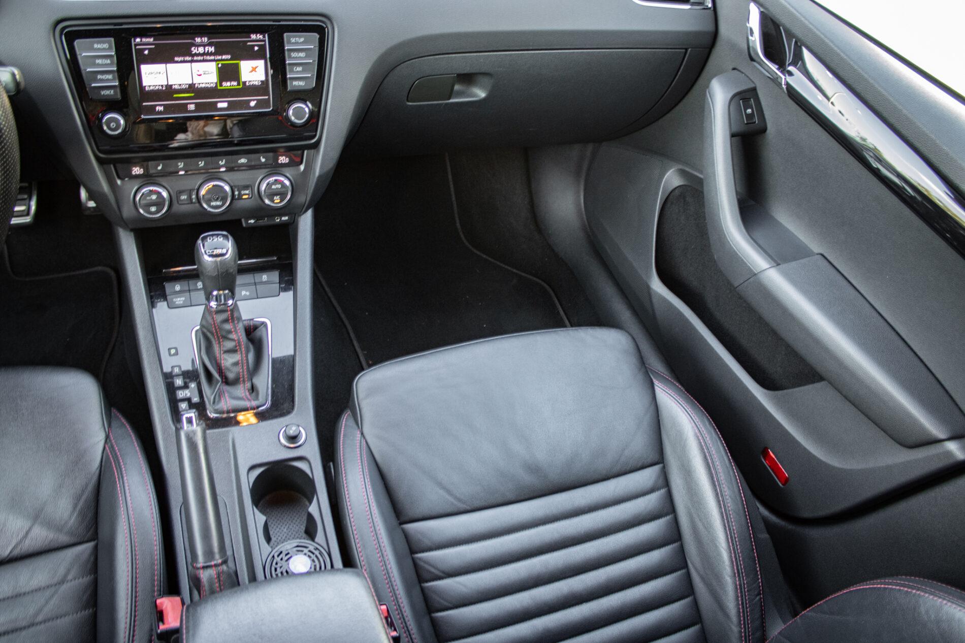 2016 Skoda Octavia RS, černá sedan, 227 447 km