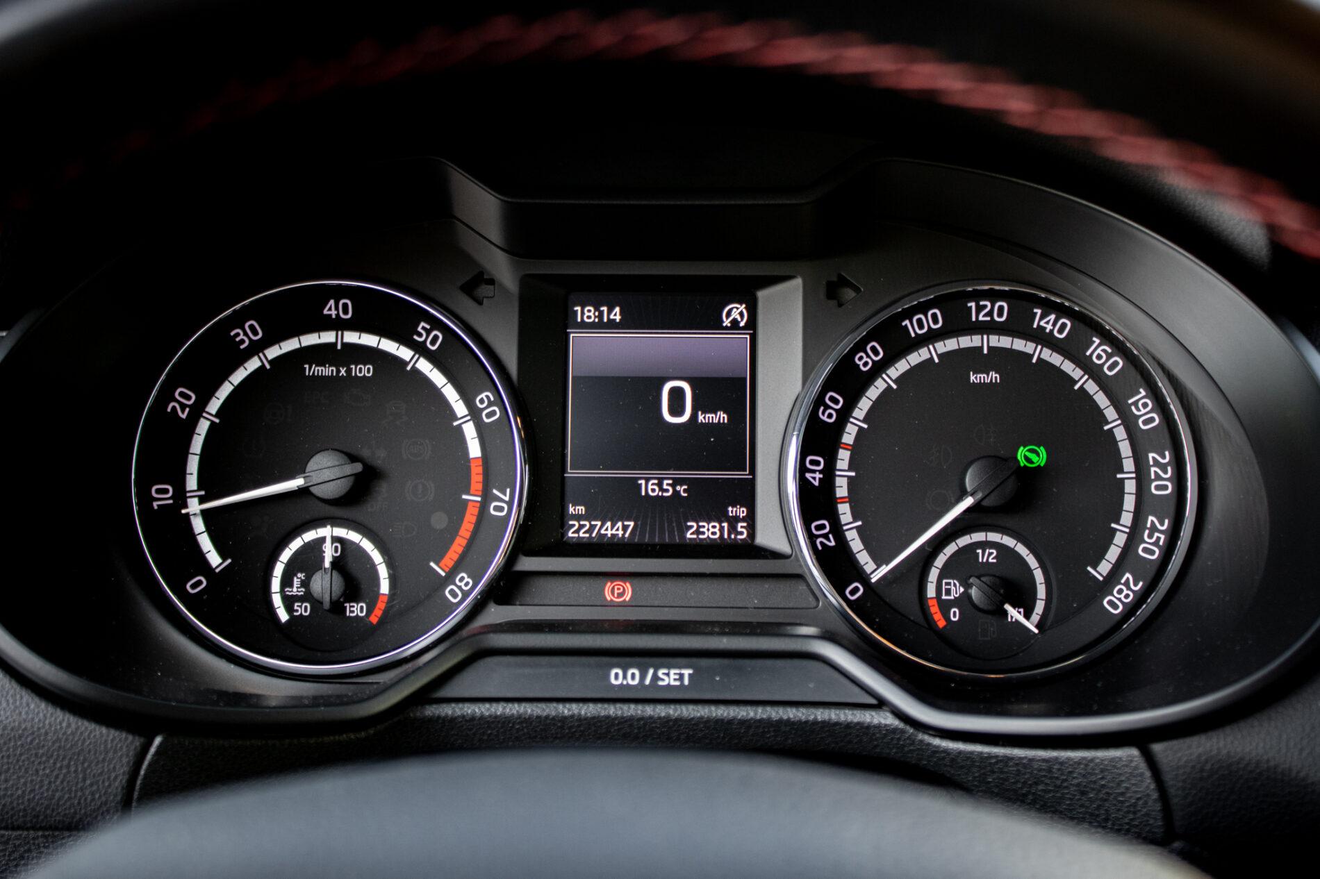 2016 Skoda Octavia RS, černá sedan, 227 447 km