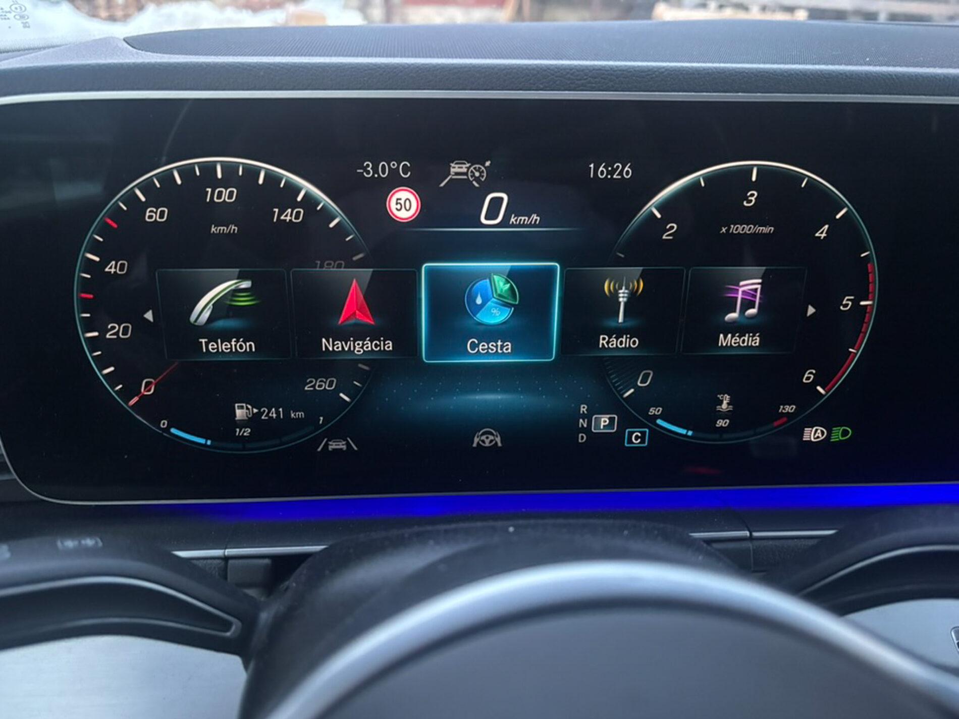 2022 Mercedes-Benz GLE 400d, bílá kombi, 120 000 km
