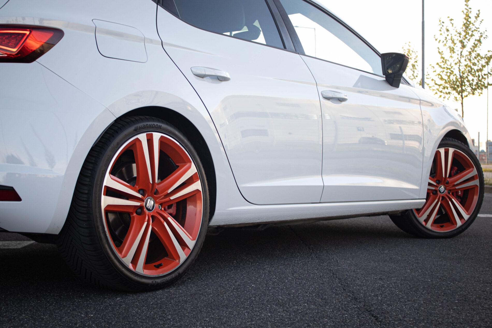 2016 Seat Leon Cupra, bílá hatchback, 230 789 km