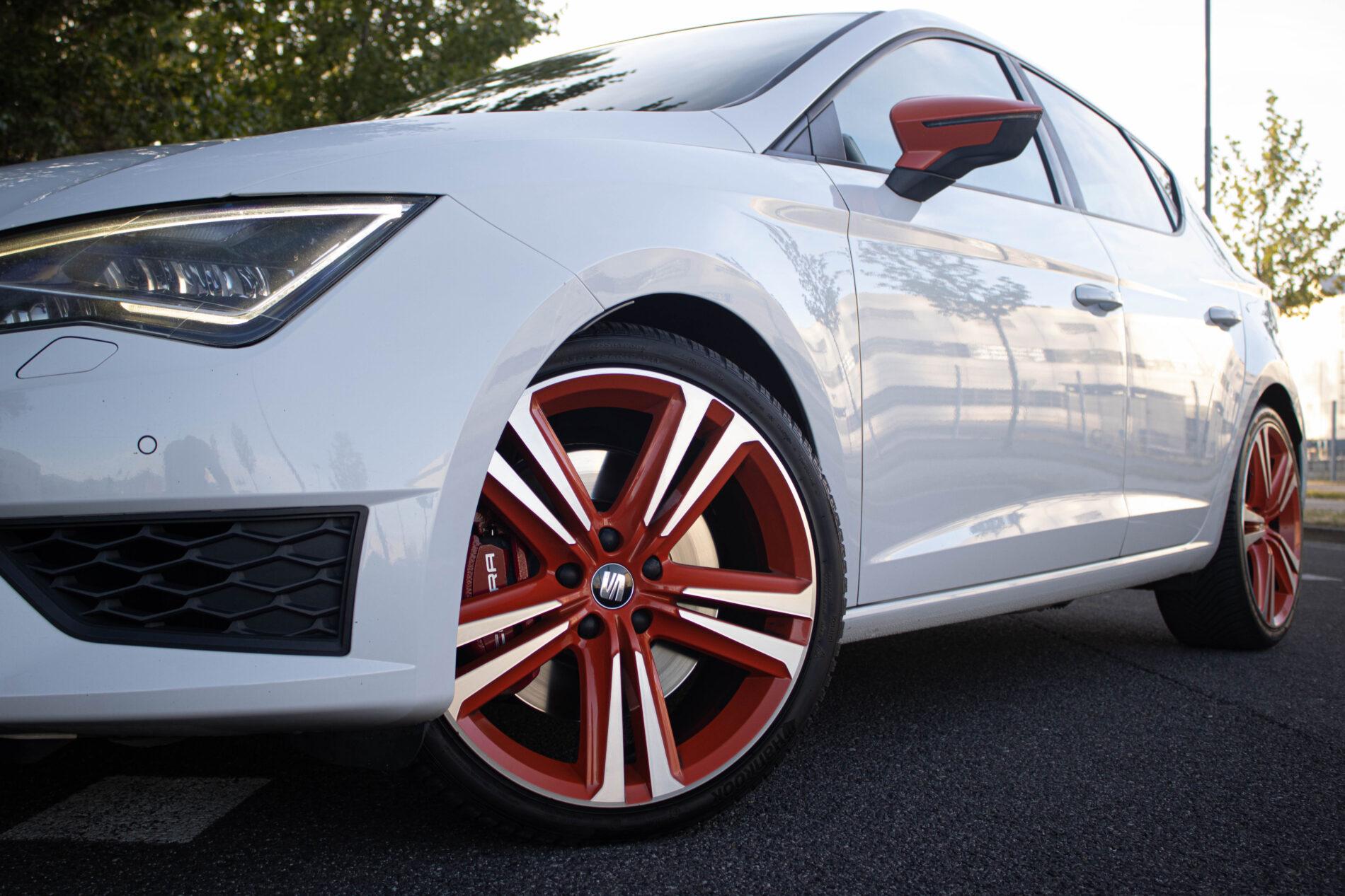 2016 Seat Leon Cupra, bílá hatchback, 230 789 km