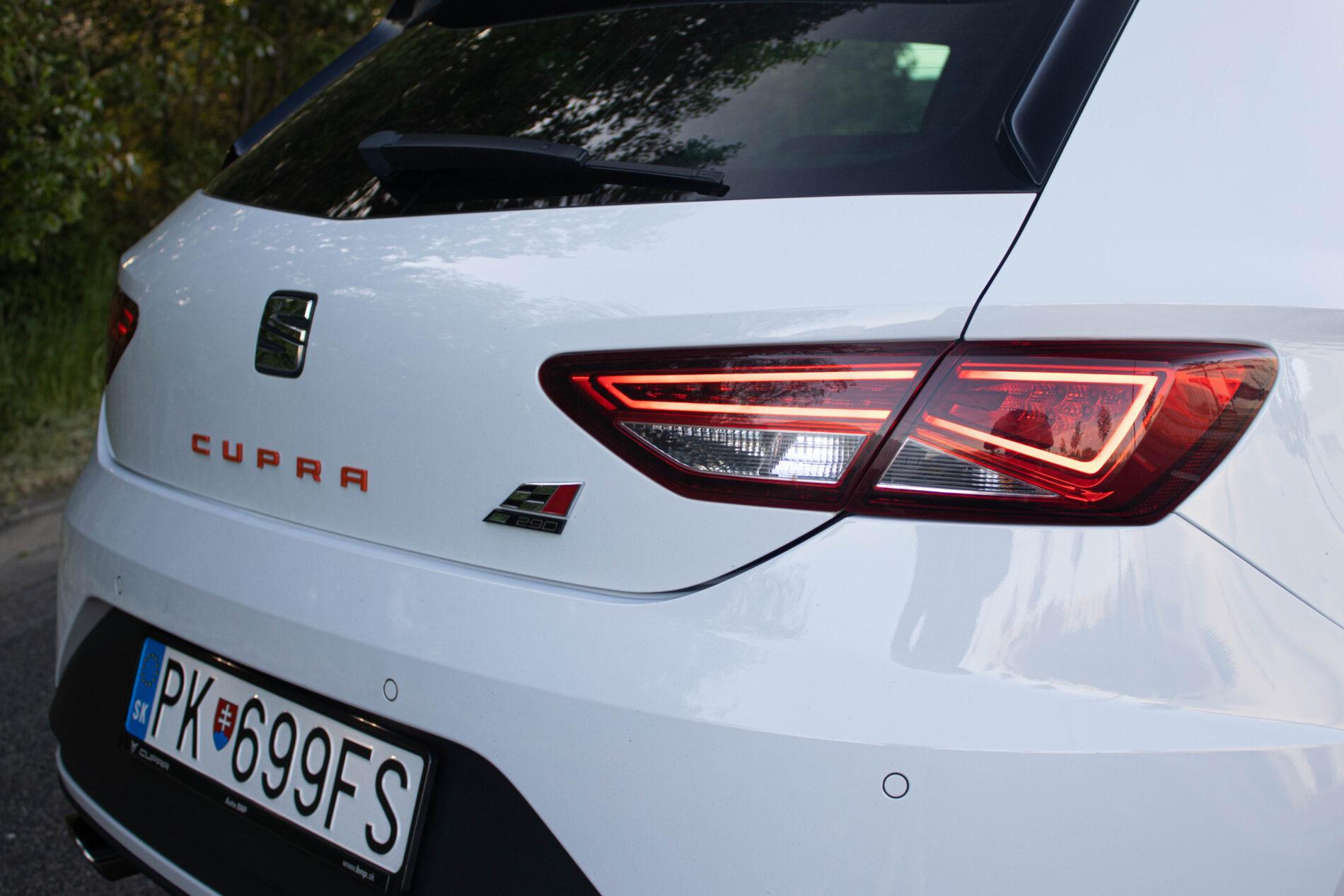 2016 Seat Leon Cupra, bílá hatchback, 230 789 km