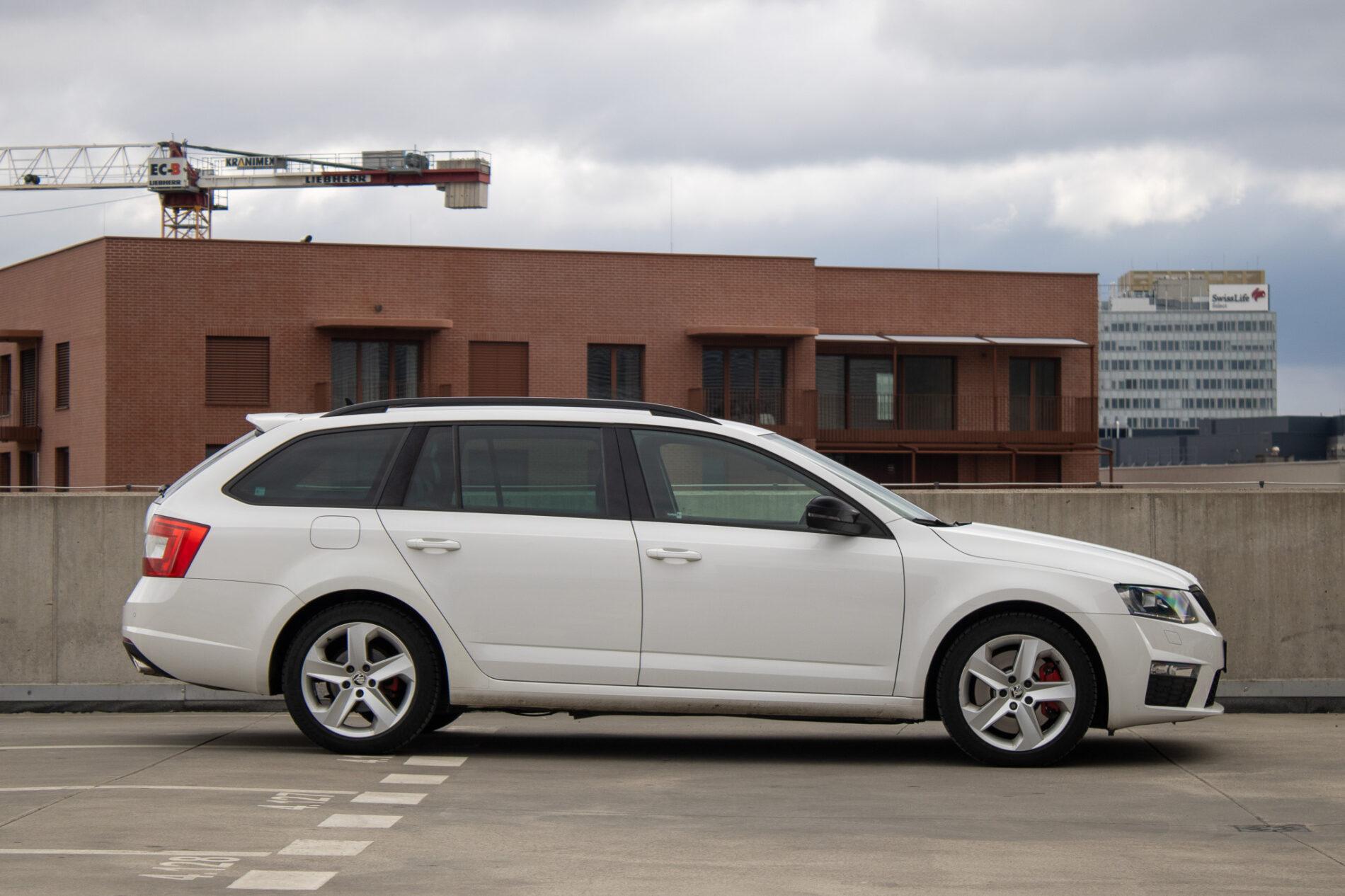 2013 Skoda Octavia RS, bílá kombi, 222 175 km