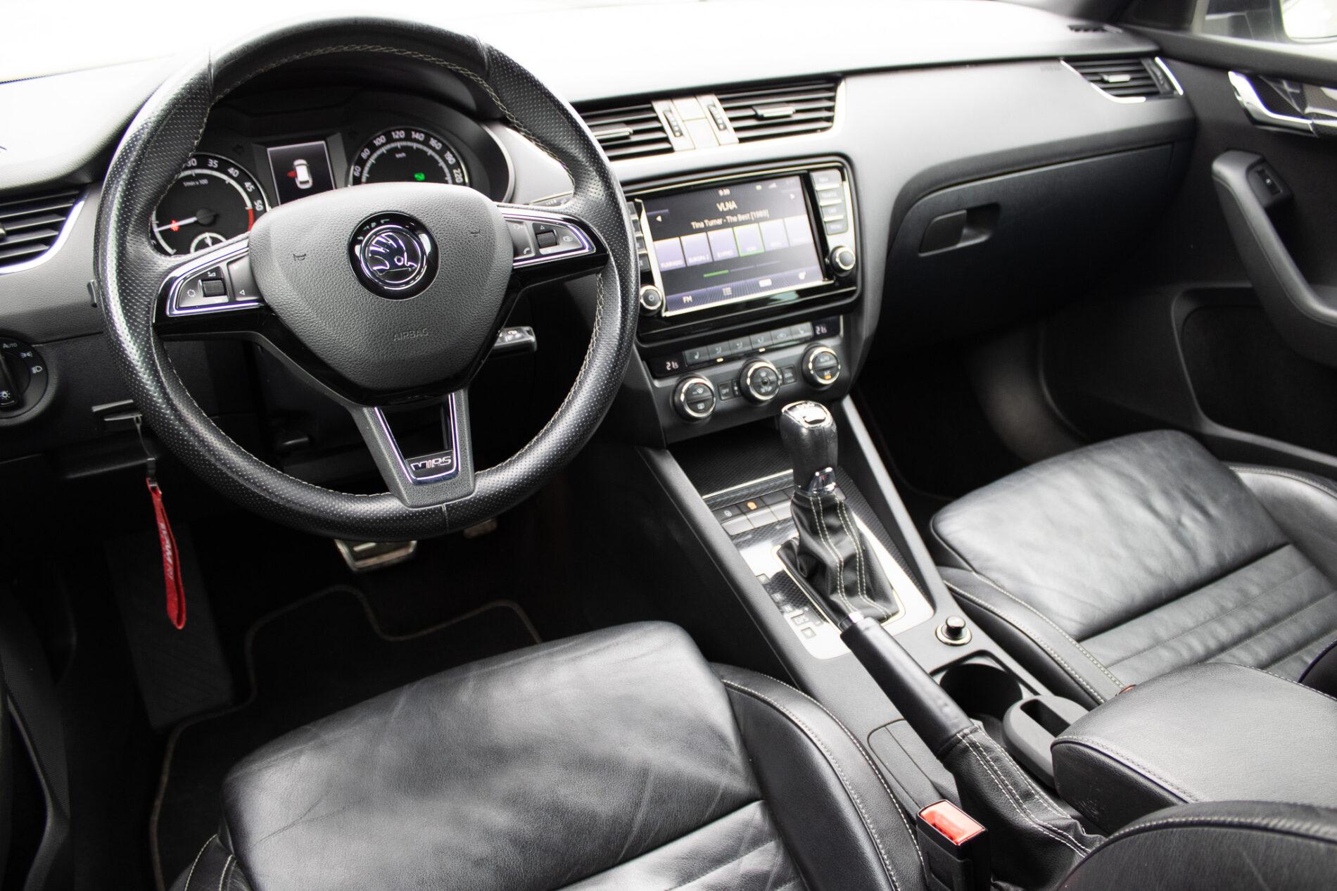 2013 Skoda Octavia RS, bílá kombi, 222 175 km