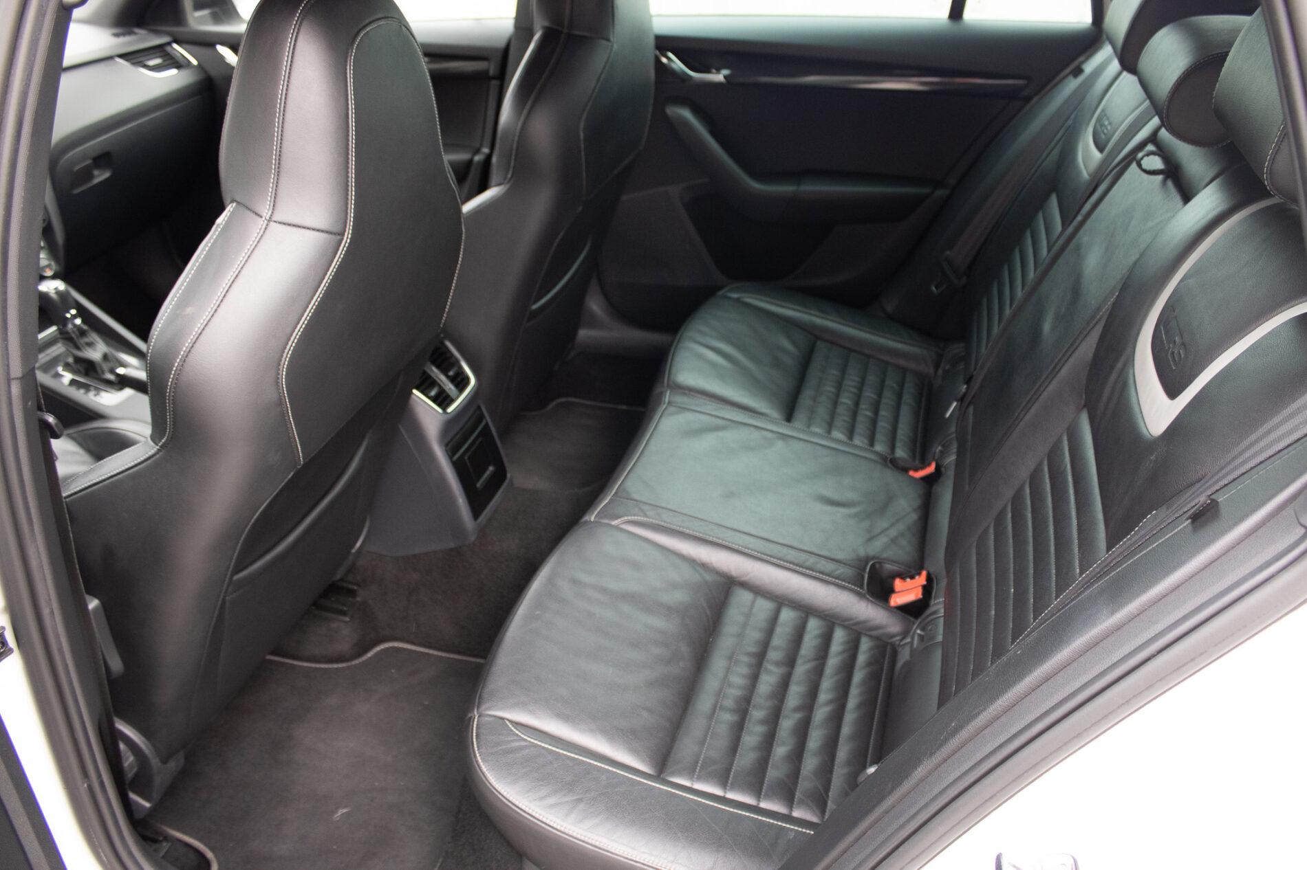 2013 Skoda Octavia RS, bílá kombi, 222 175 km
