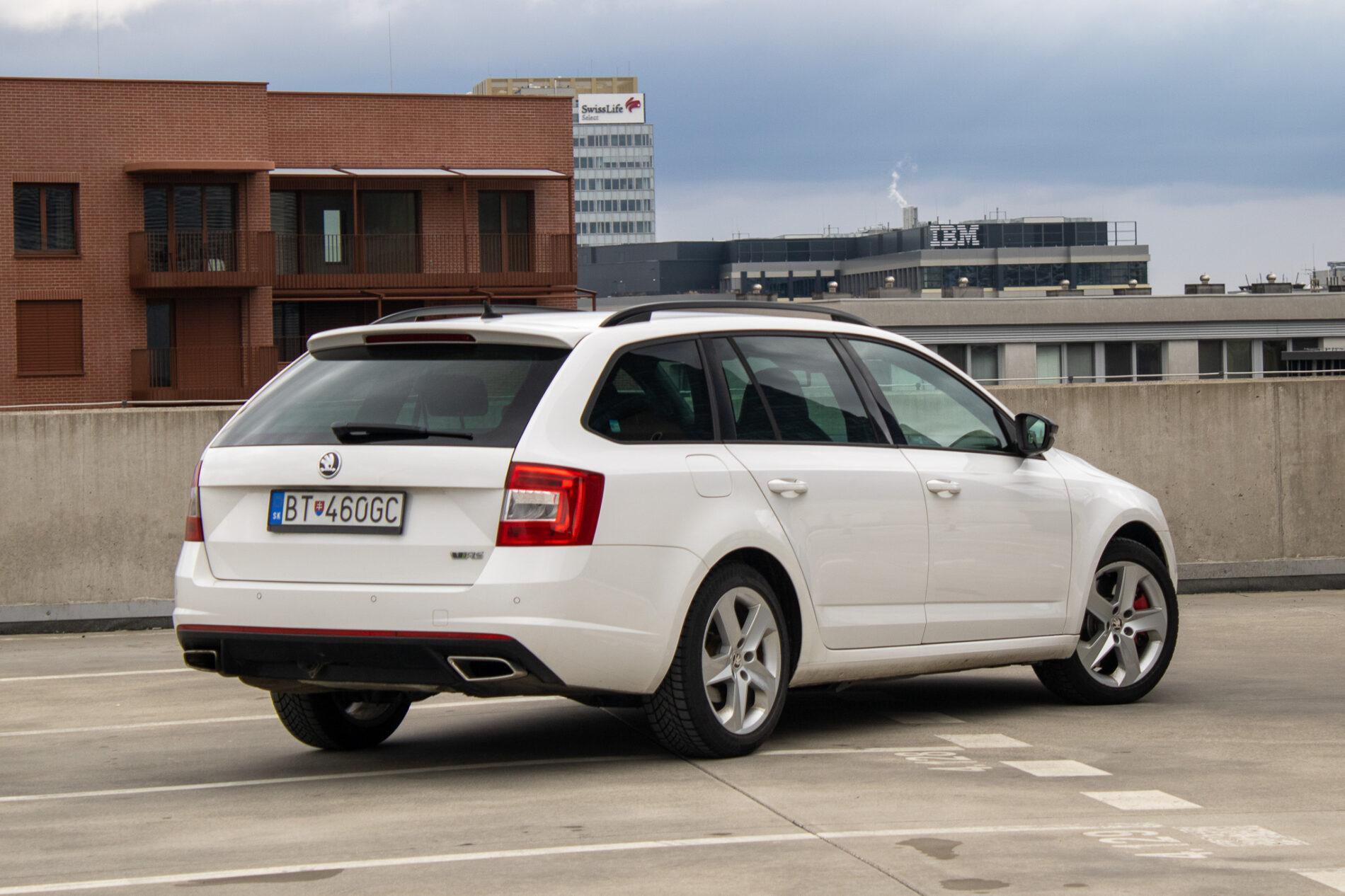 2013 Skoda Octavia RS, bílá kombi, 222 175 km