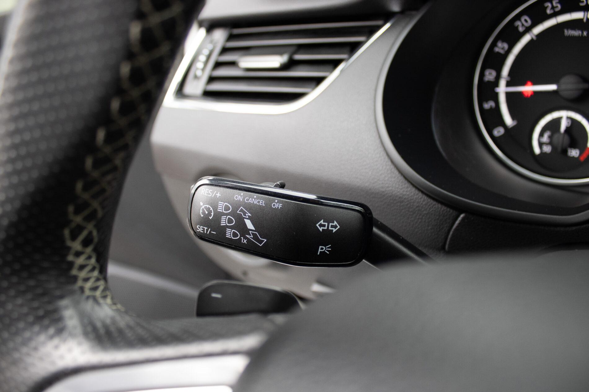 2013 Skoda Octavia RS, bílá kombi, 222 175 km