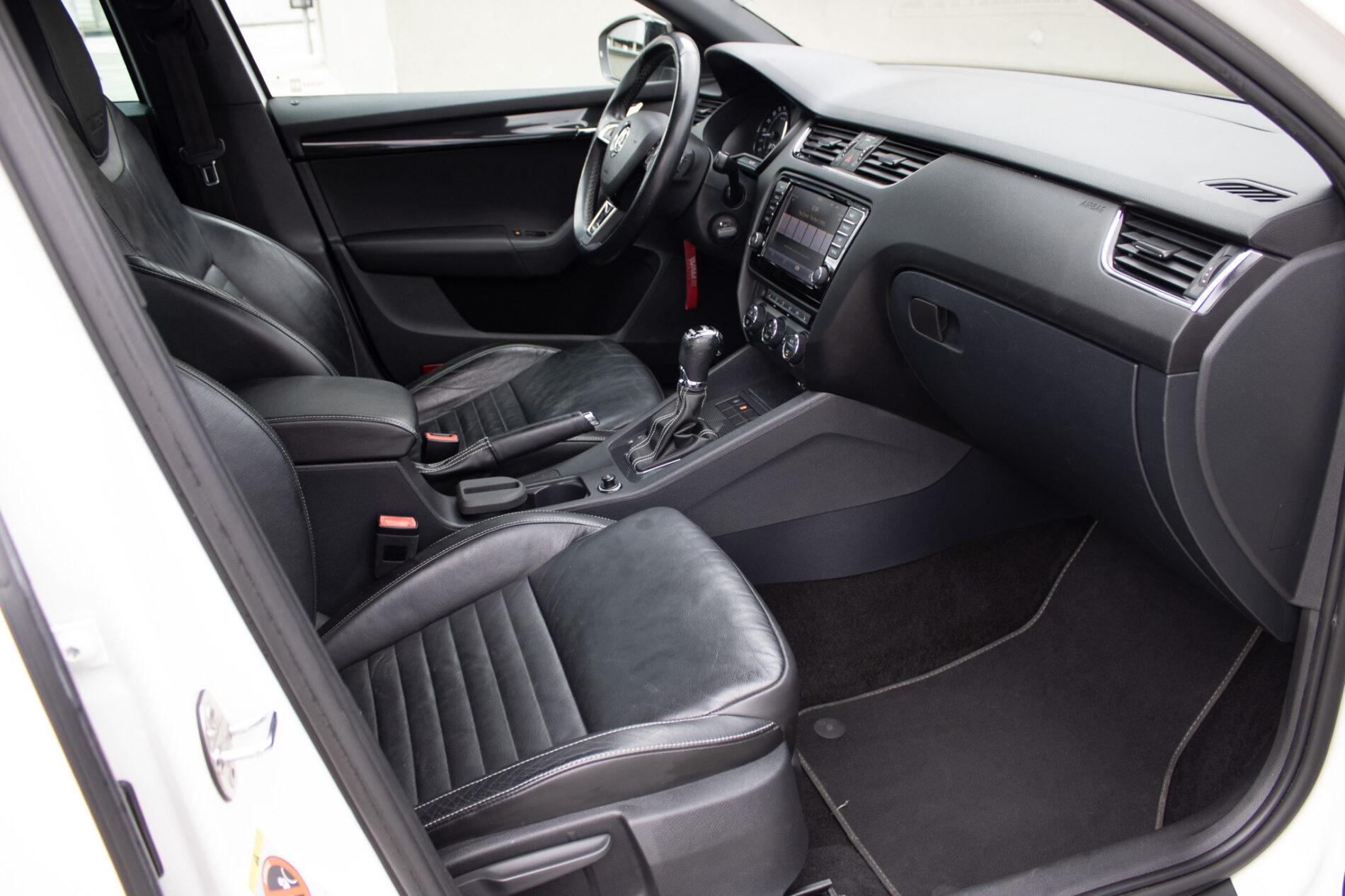 2013 Skoda Octavia RS, bílá kombi, 222 175 km