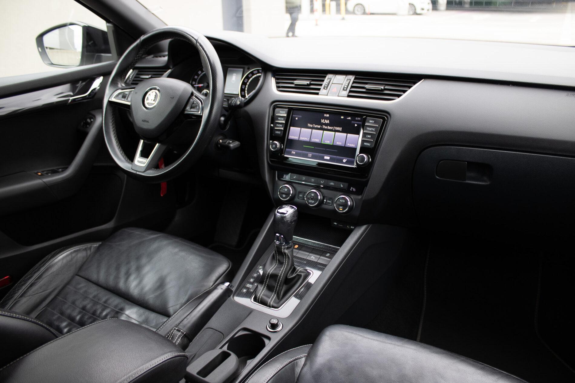2013 Skoda Octavia RS, bílá kombi, 222 175 km