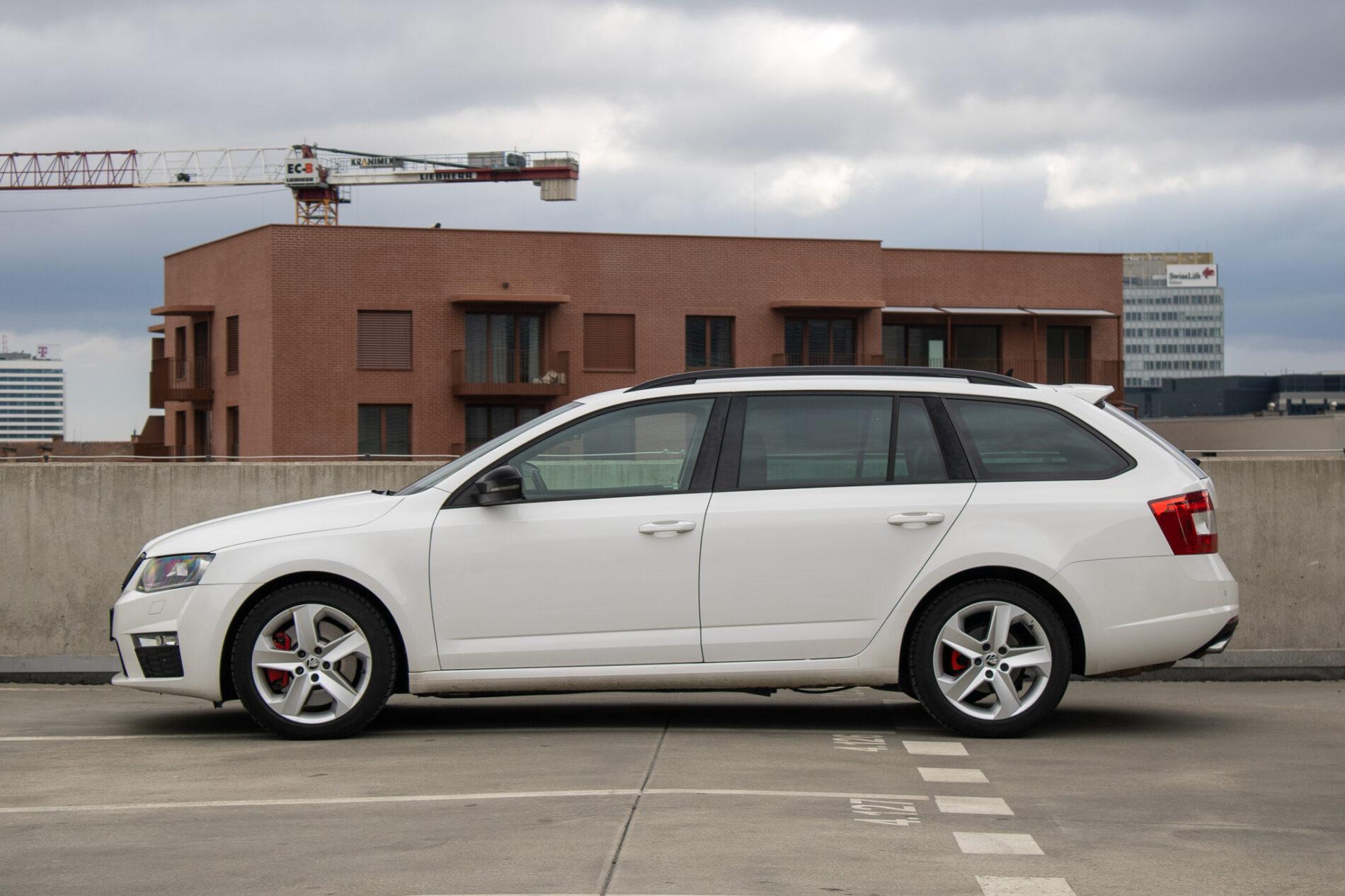 2013 Skoda Octavia RS, bílá kombi, 222 175 km