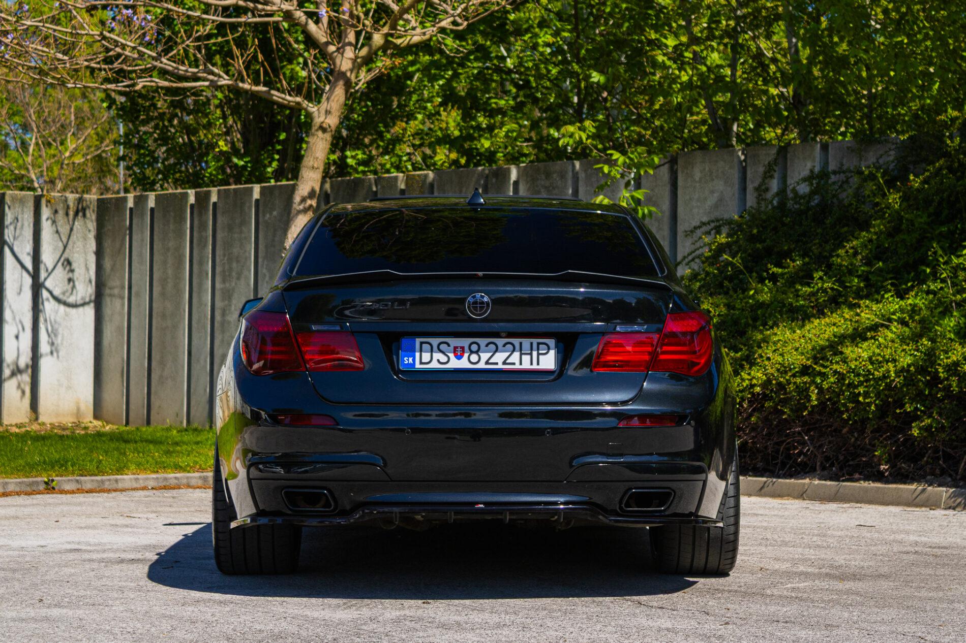 2009 BMW 740i, černá sedan, 350 675 km