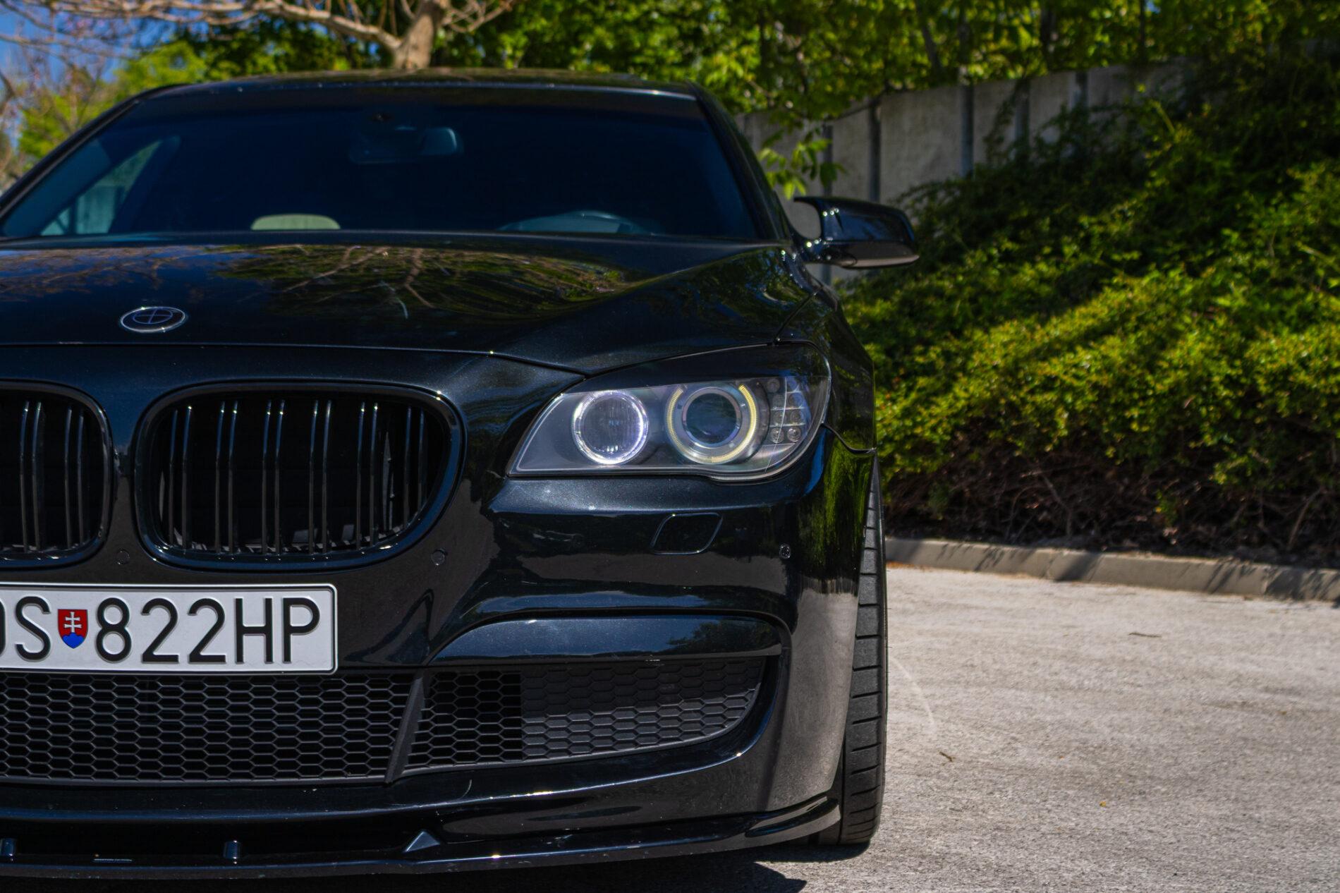 2009 BMW 740i, černá sedan, 350 675 km