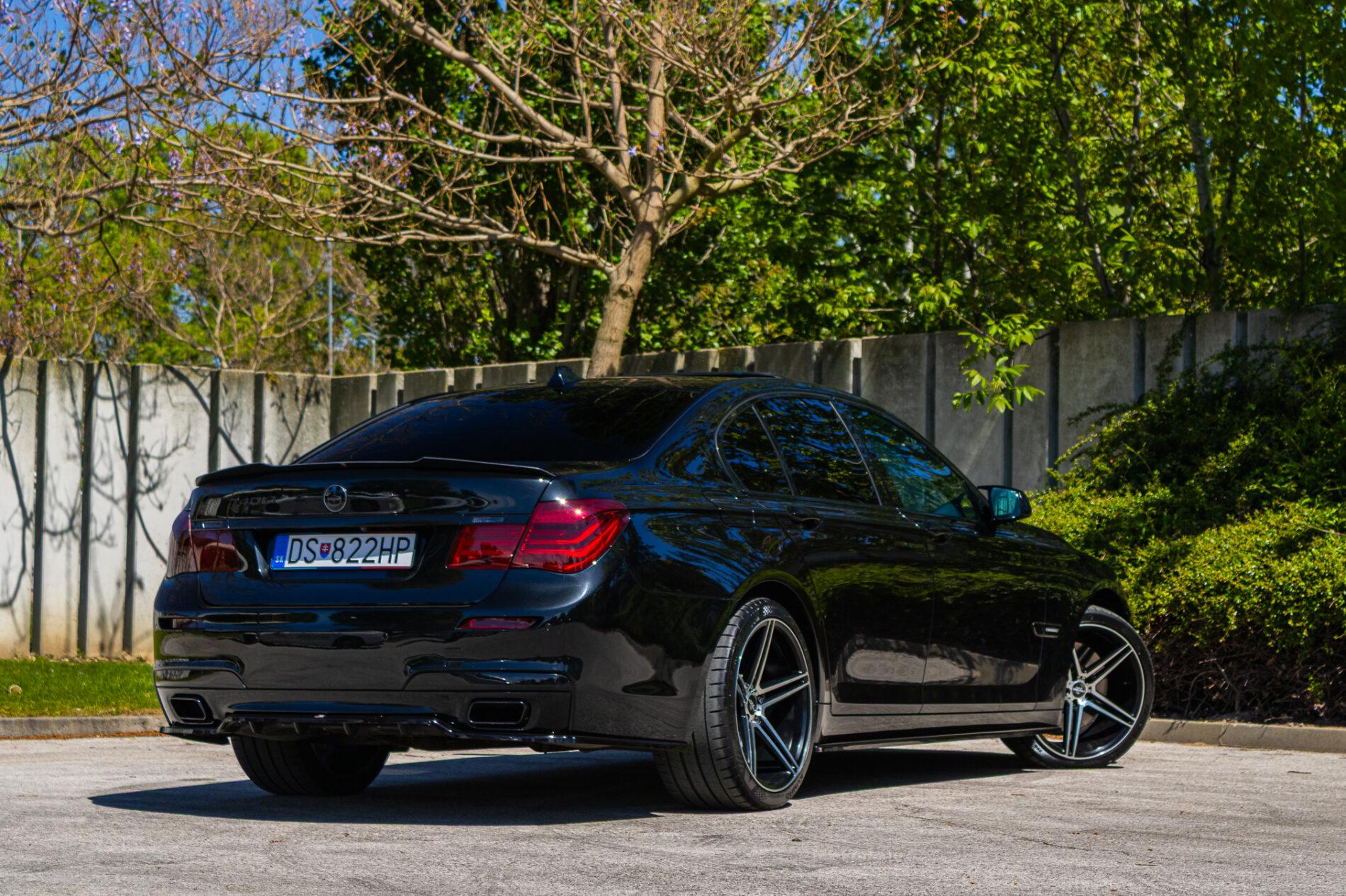 2009 BMW 740i, černá sedan, 350 675 km