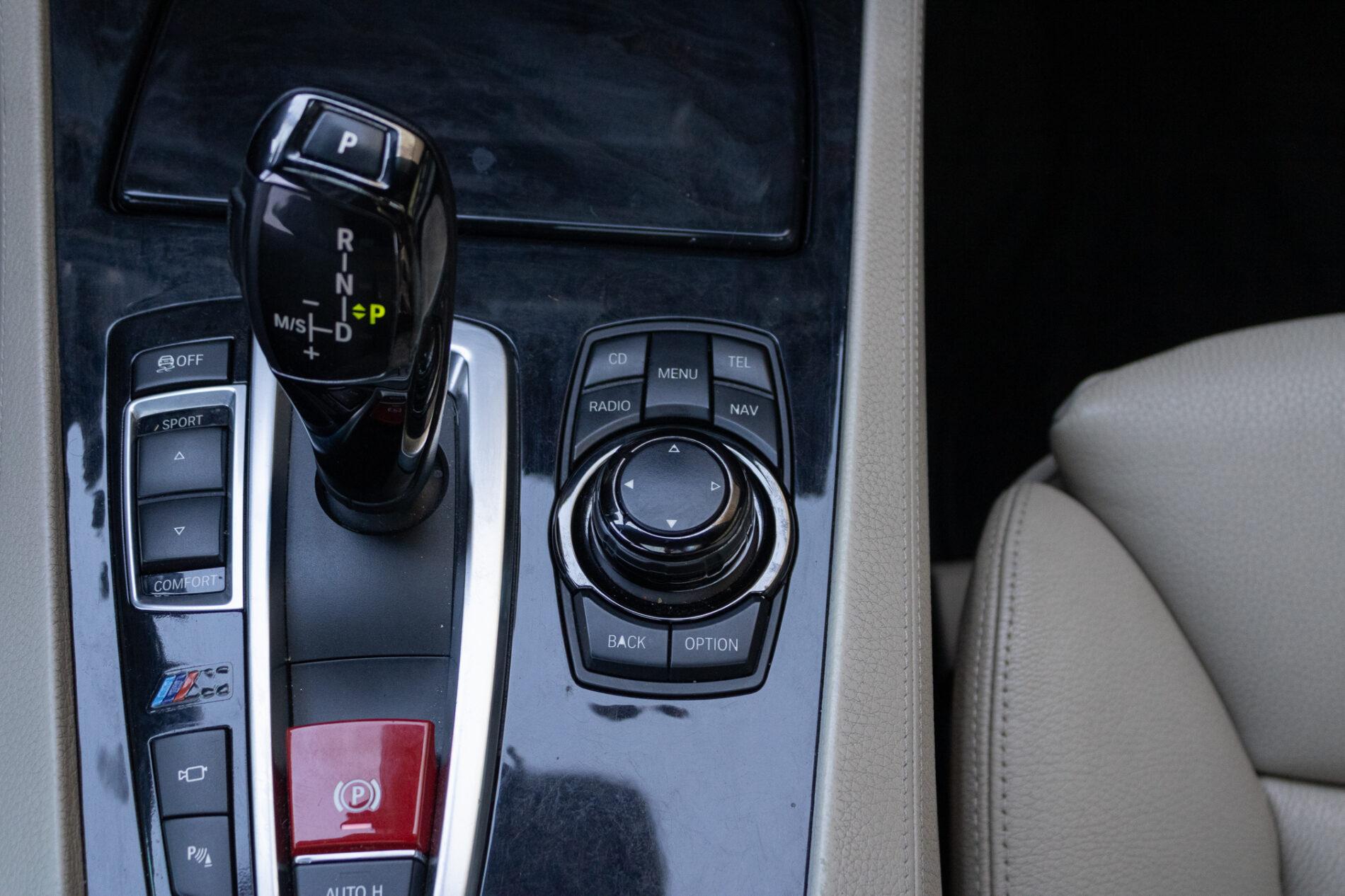 2009 BMW 740i, černá sedan, 350 675 km