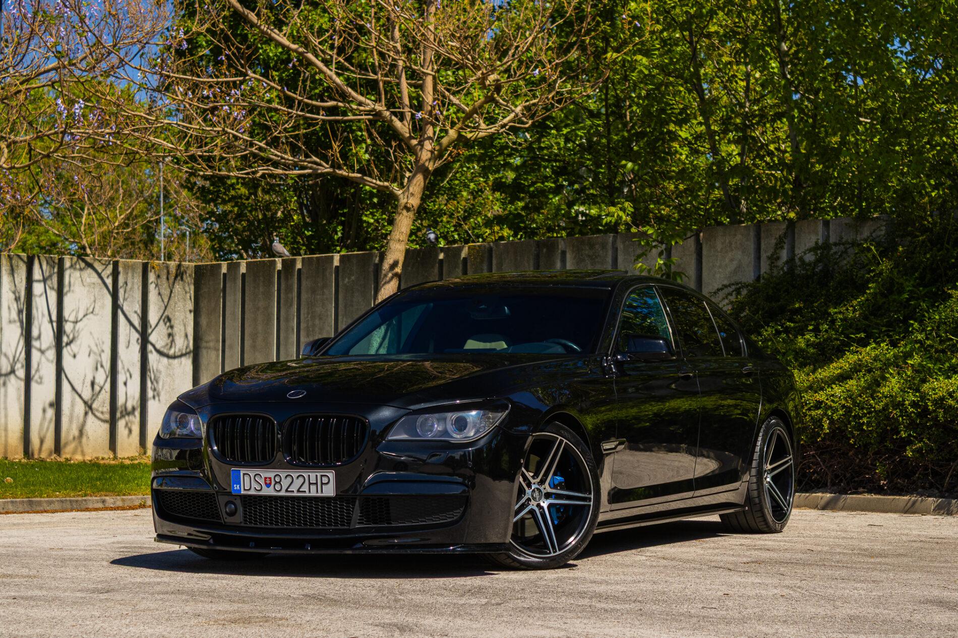 2009 BMW 740i, černá sedan, 350 675 km