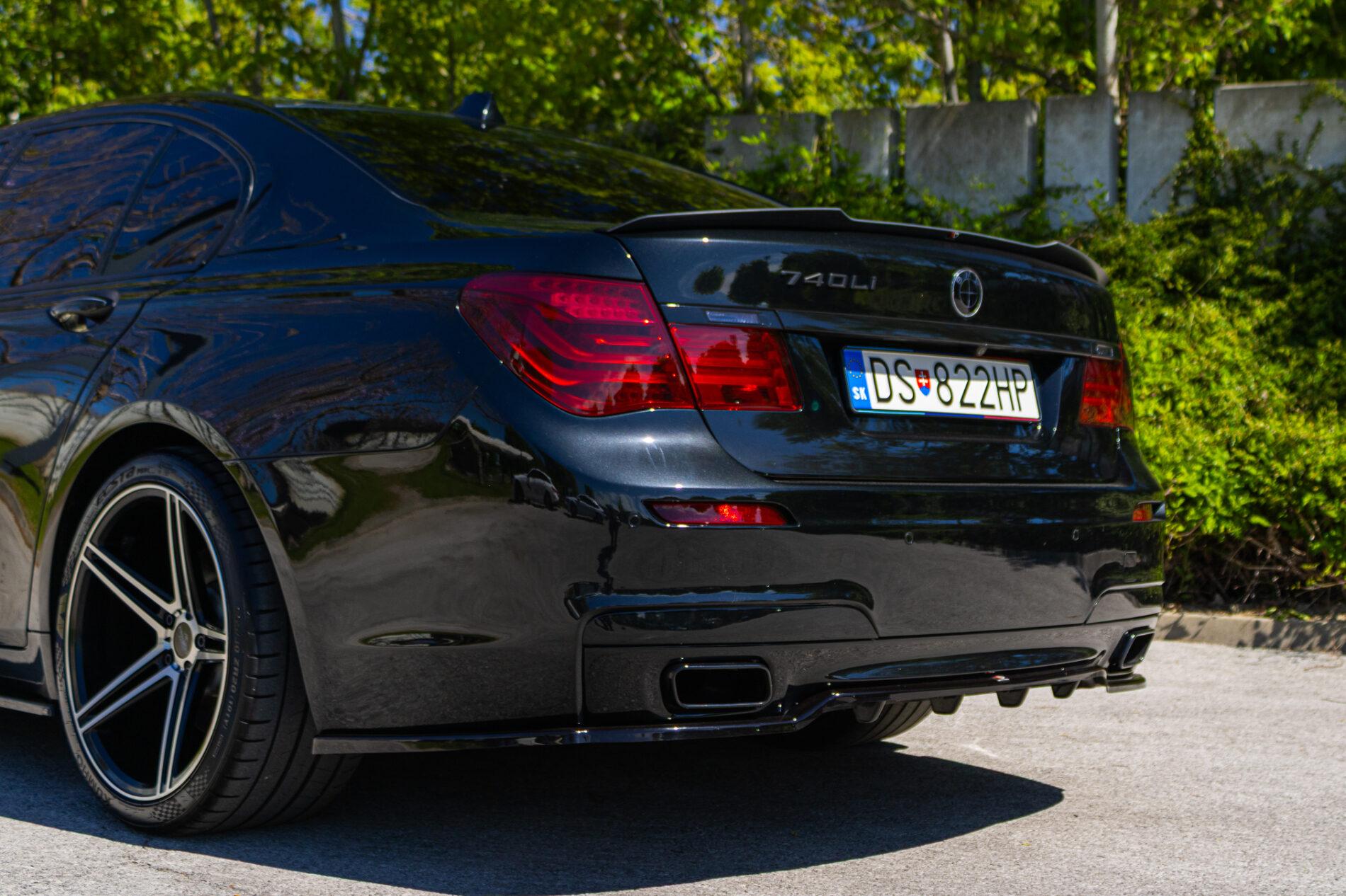 2009 BMW 740i, černá sedan, 350 675 km