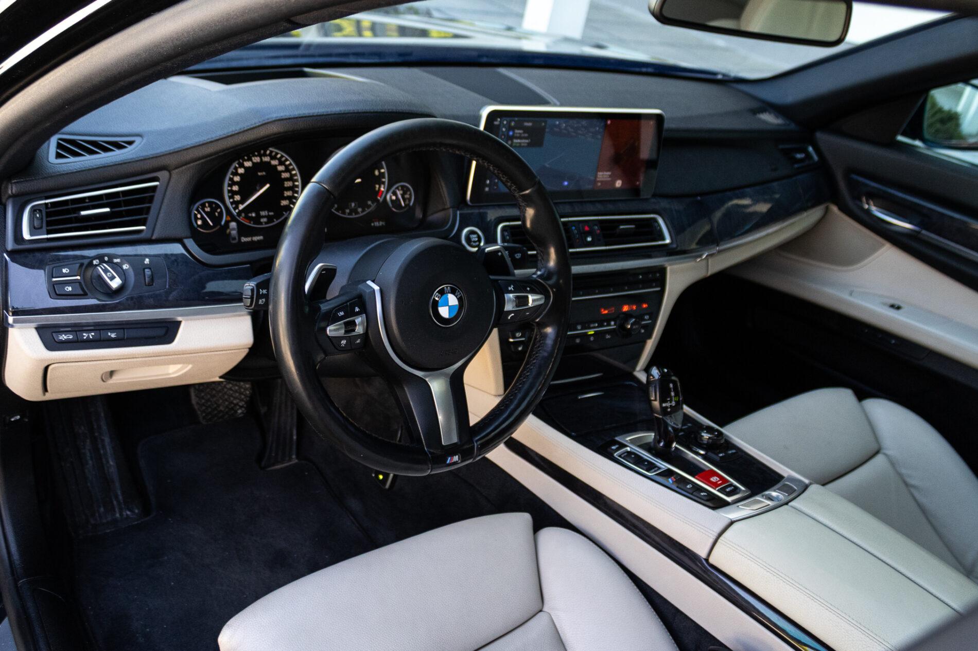 2009 BMW 740i, černá sedan, 350 675 km