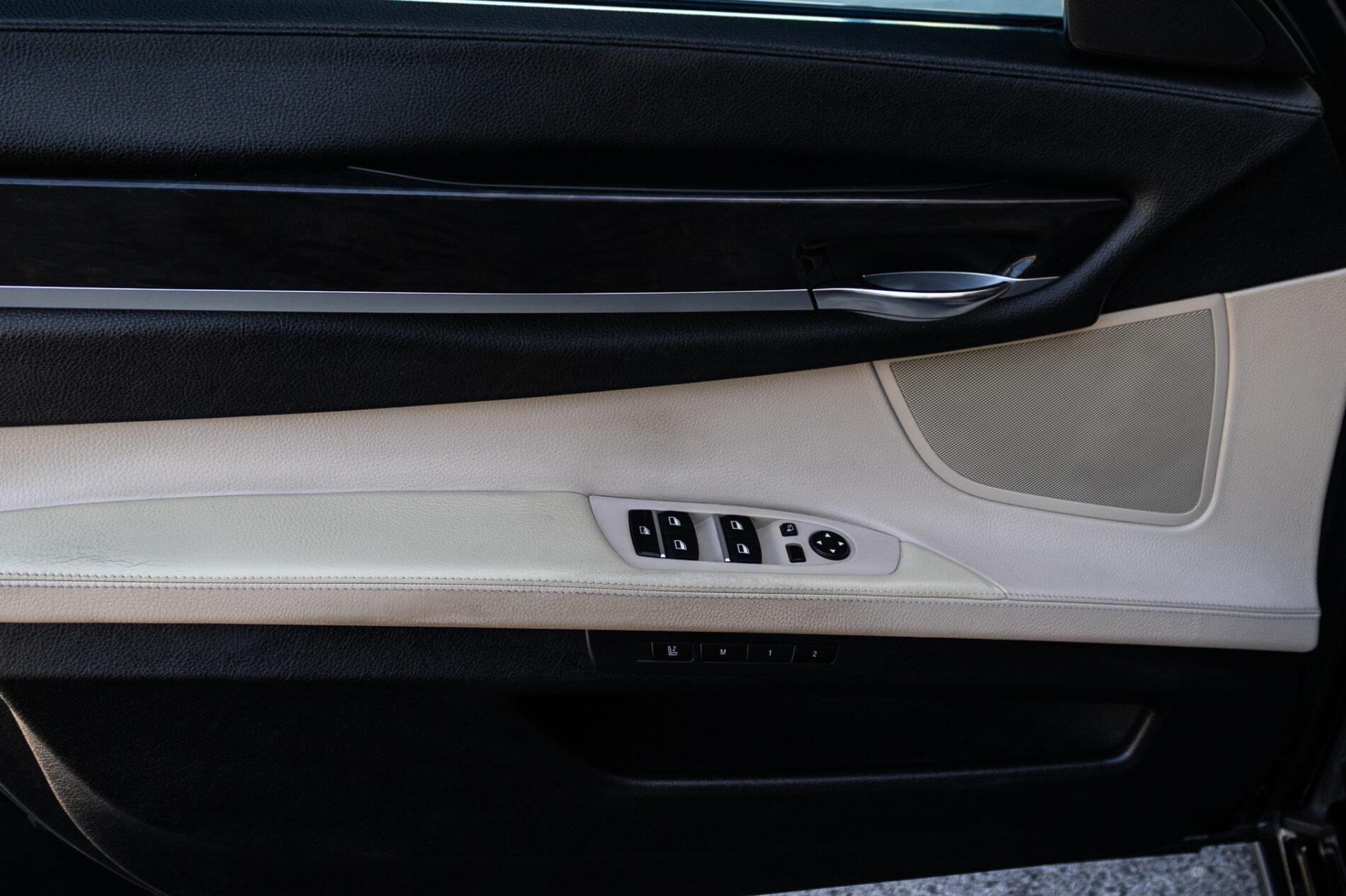 2009 BMW 740i, černá sedan, 350 675 km