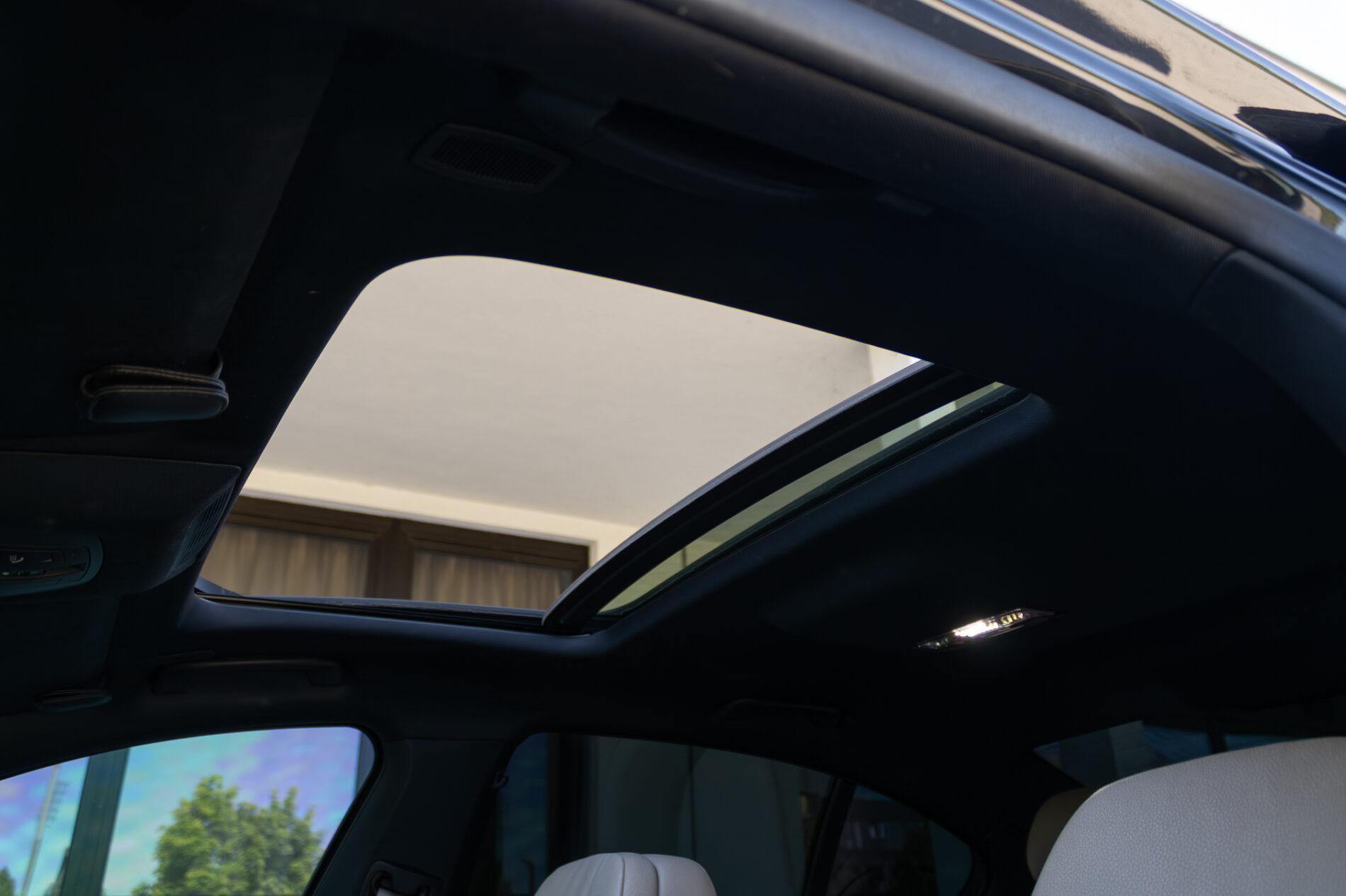 2009 BMW 740i, černá sedan, 350 675 km