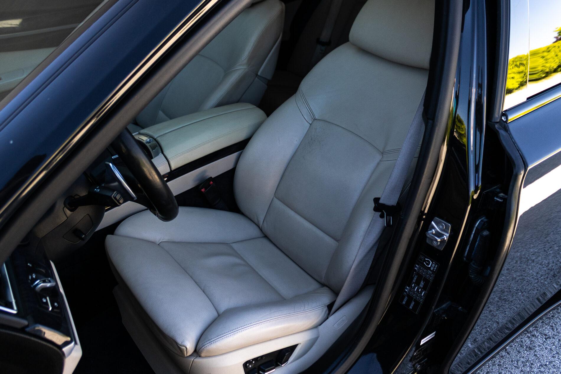 2009 BMW 740i, černá sedan, 350 675 km
