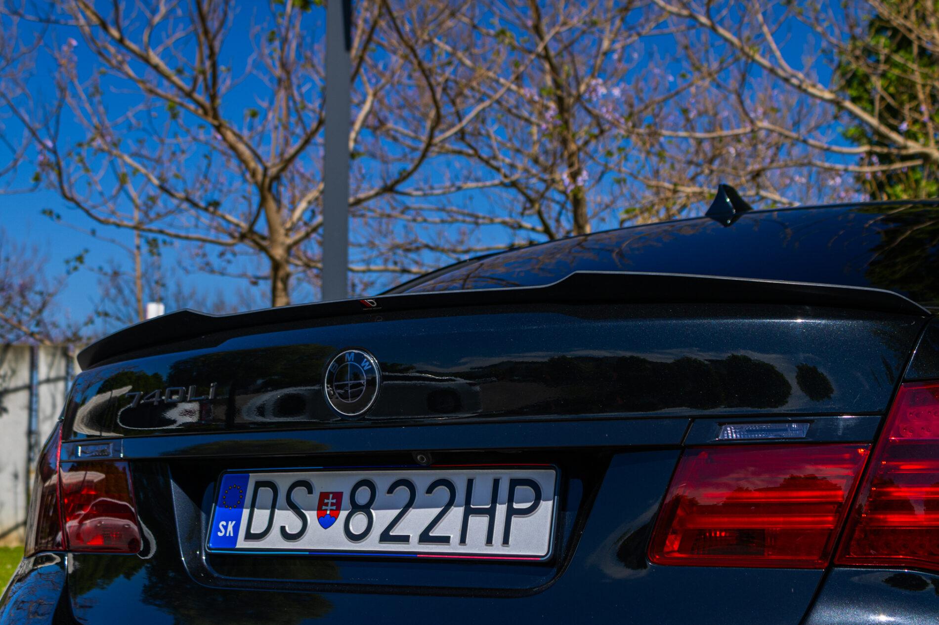 2009 BMW 740i, černá sedan, 350 675 km