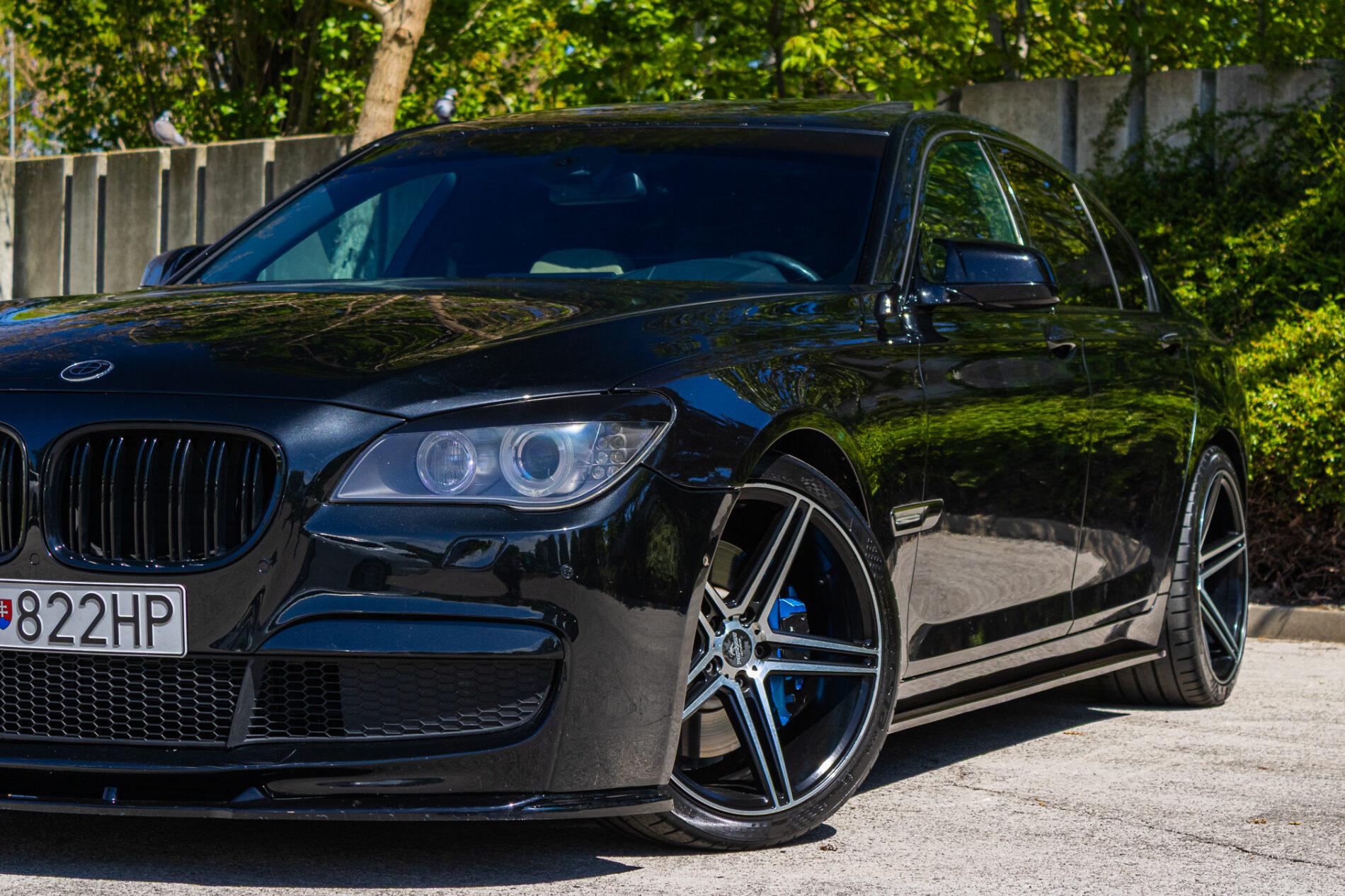 2009 BMW 740i, černá sedan, 350 675 km