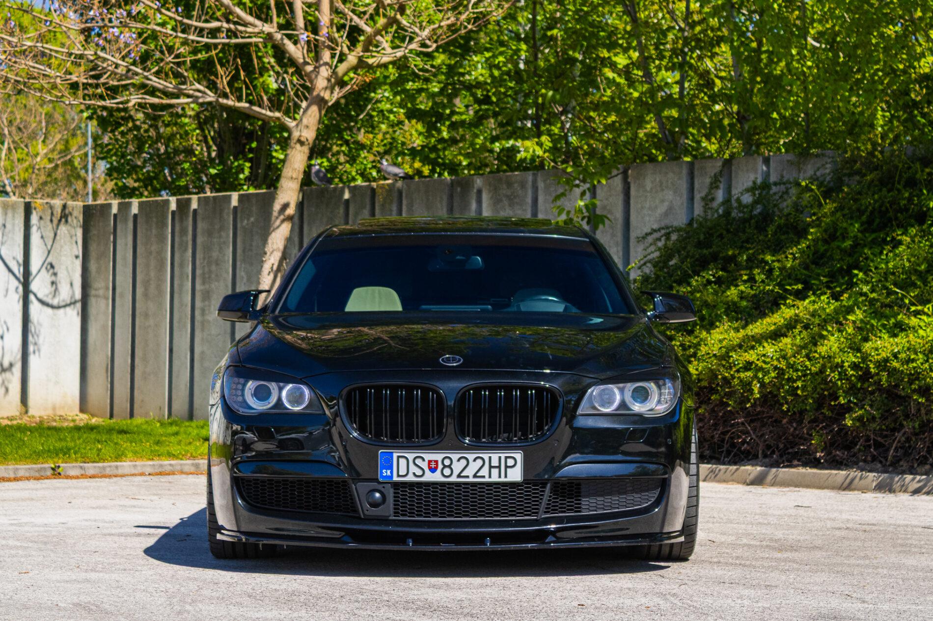 2009 BMW 740i, černá sedan, 350 675 km