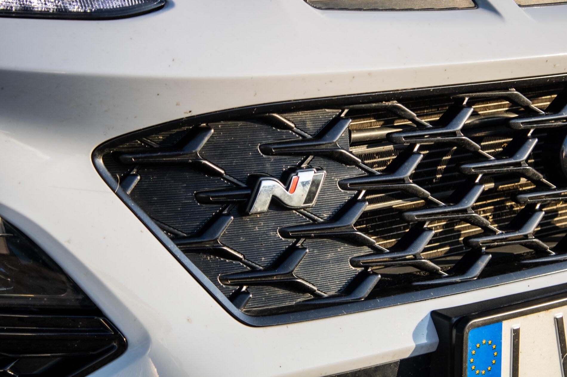 2022 Hyundai Kona N, modrá suv, 41 807 km