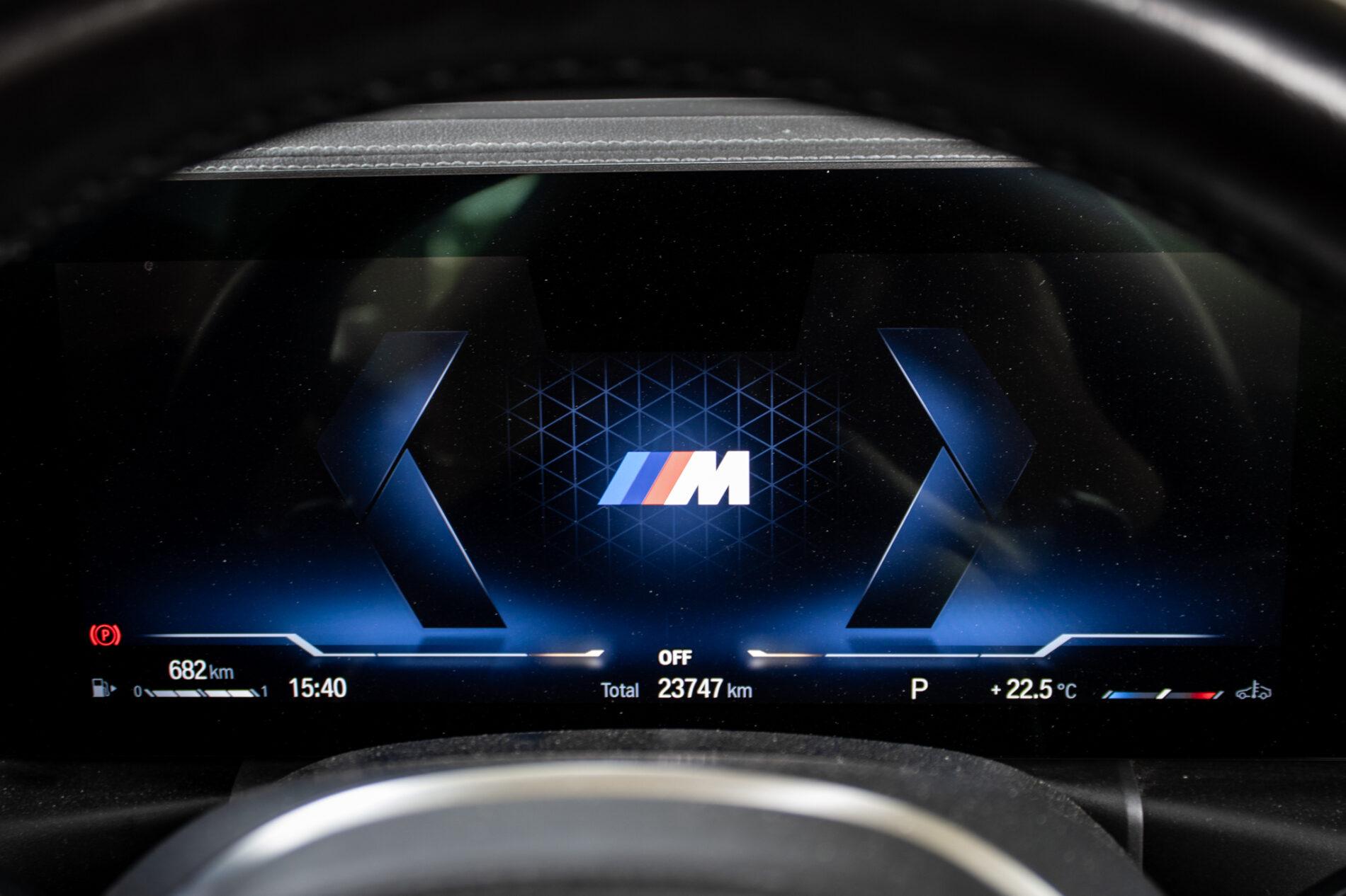 2023 BMW M440i, šedá kabriolet, 23 747 km