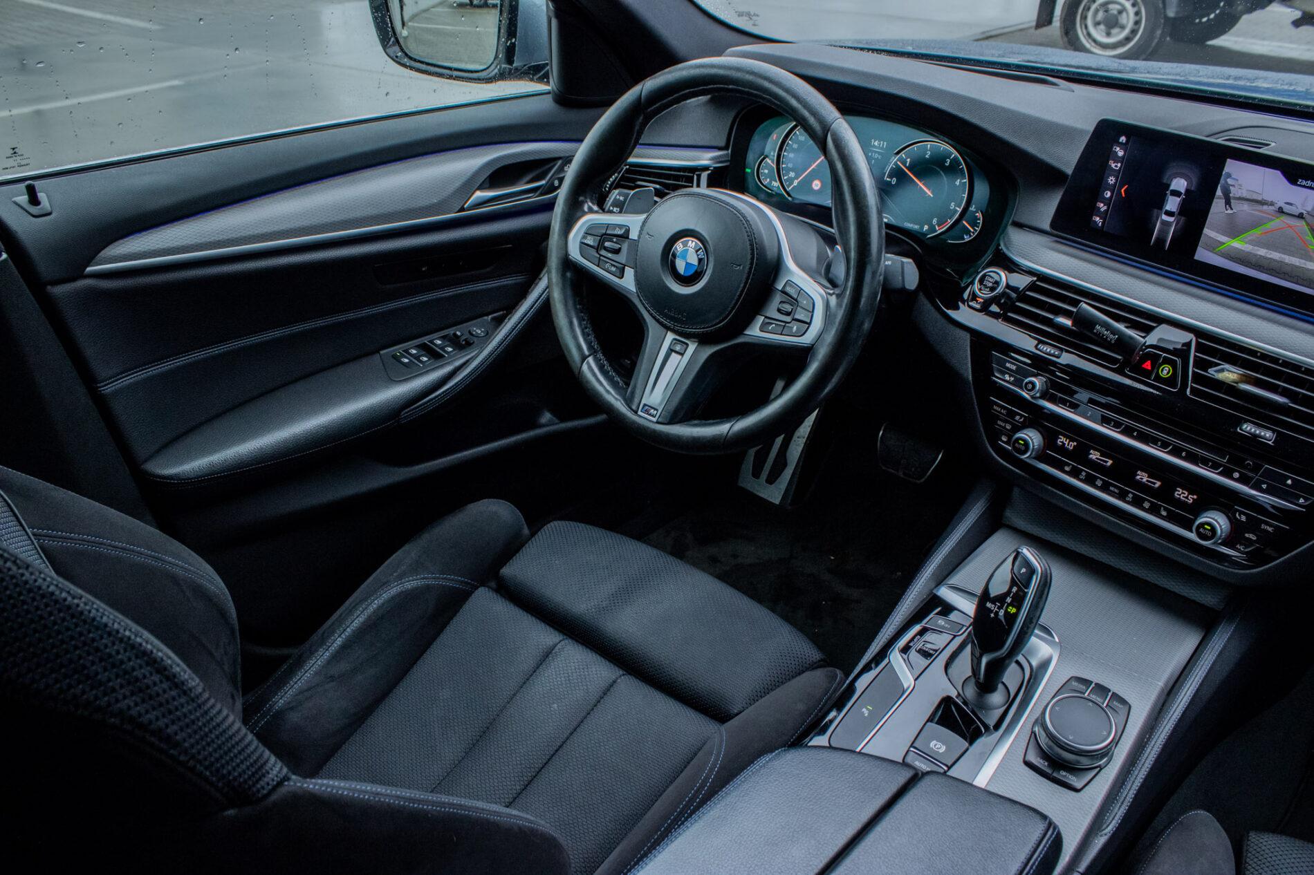 2017 BMW 530d, šedá sedan, 236 225 km