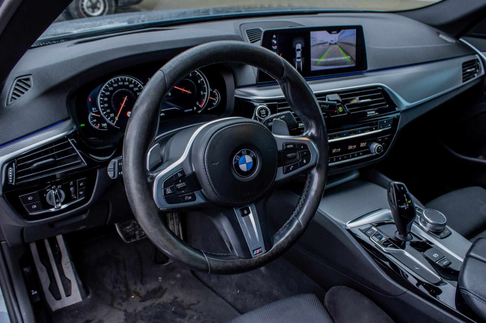 2017 BMW 530d, šedá sedan, 236 225 km