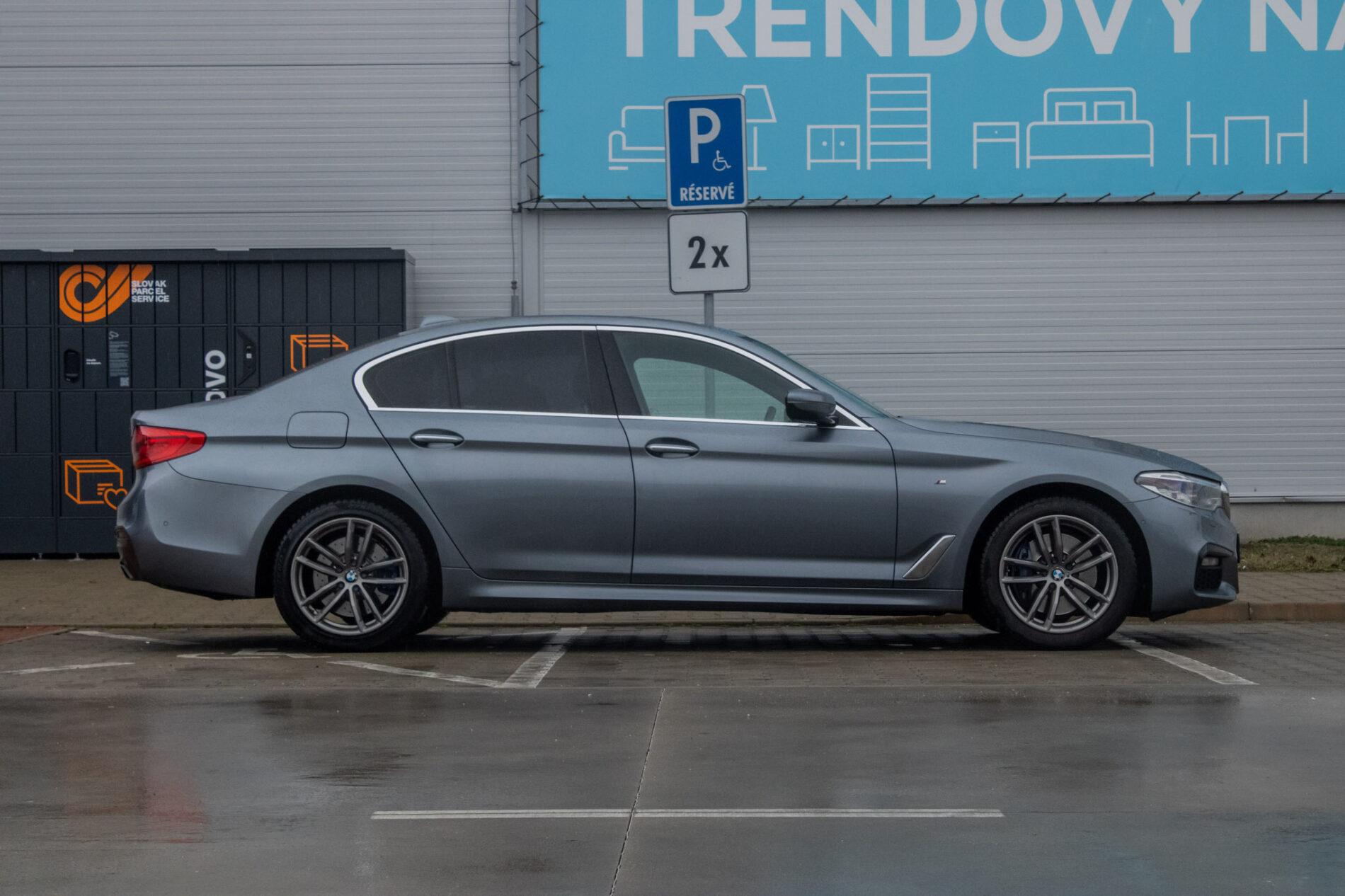 2017 BMW 530d, šedá sedan, 236 225 km