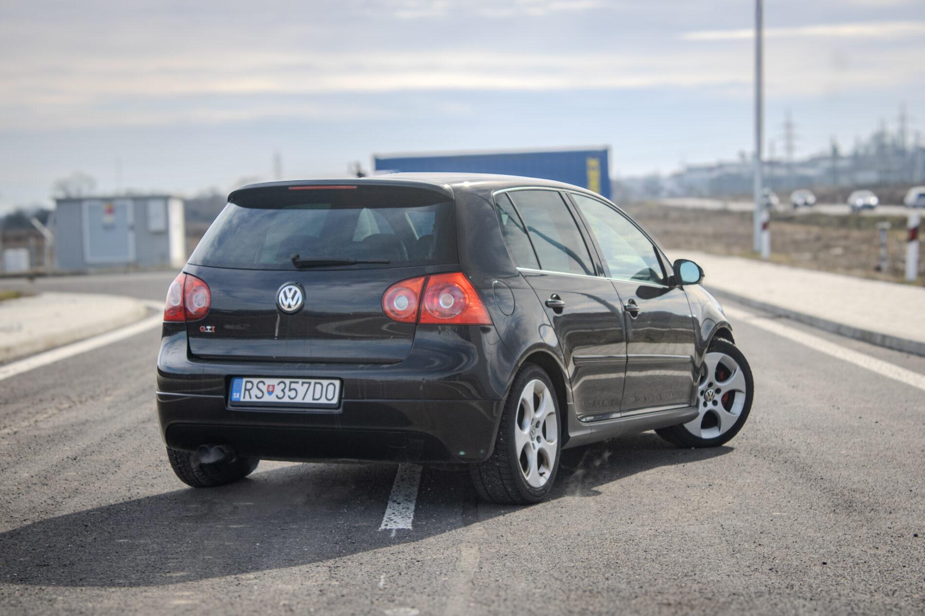 2005 Volkswagen Golf GTI, černá hatchback, 231 763 km