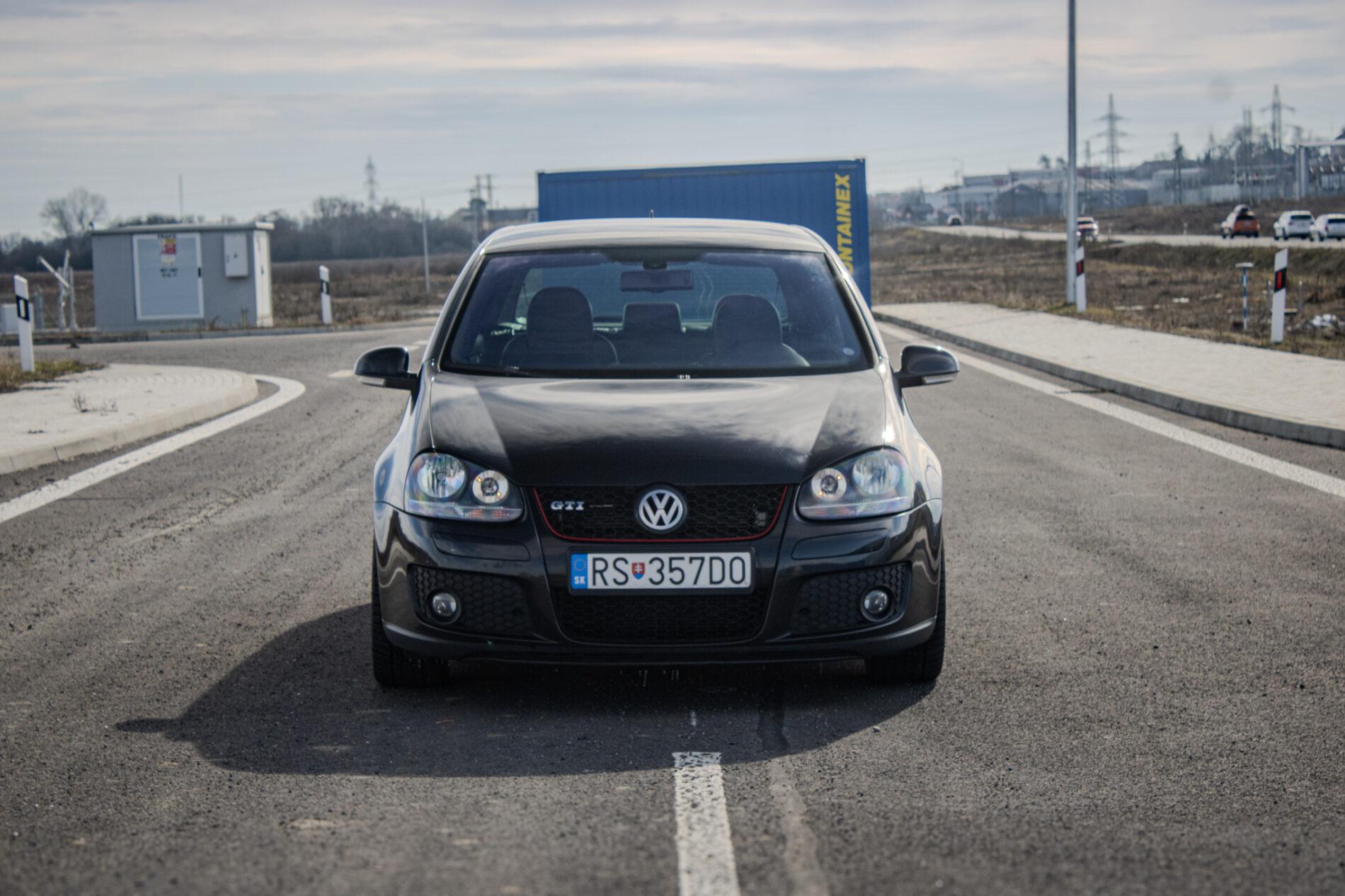2005 Volkswagen Golf GTI, černá hatchback, 231 763 km