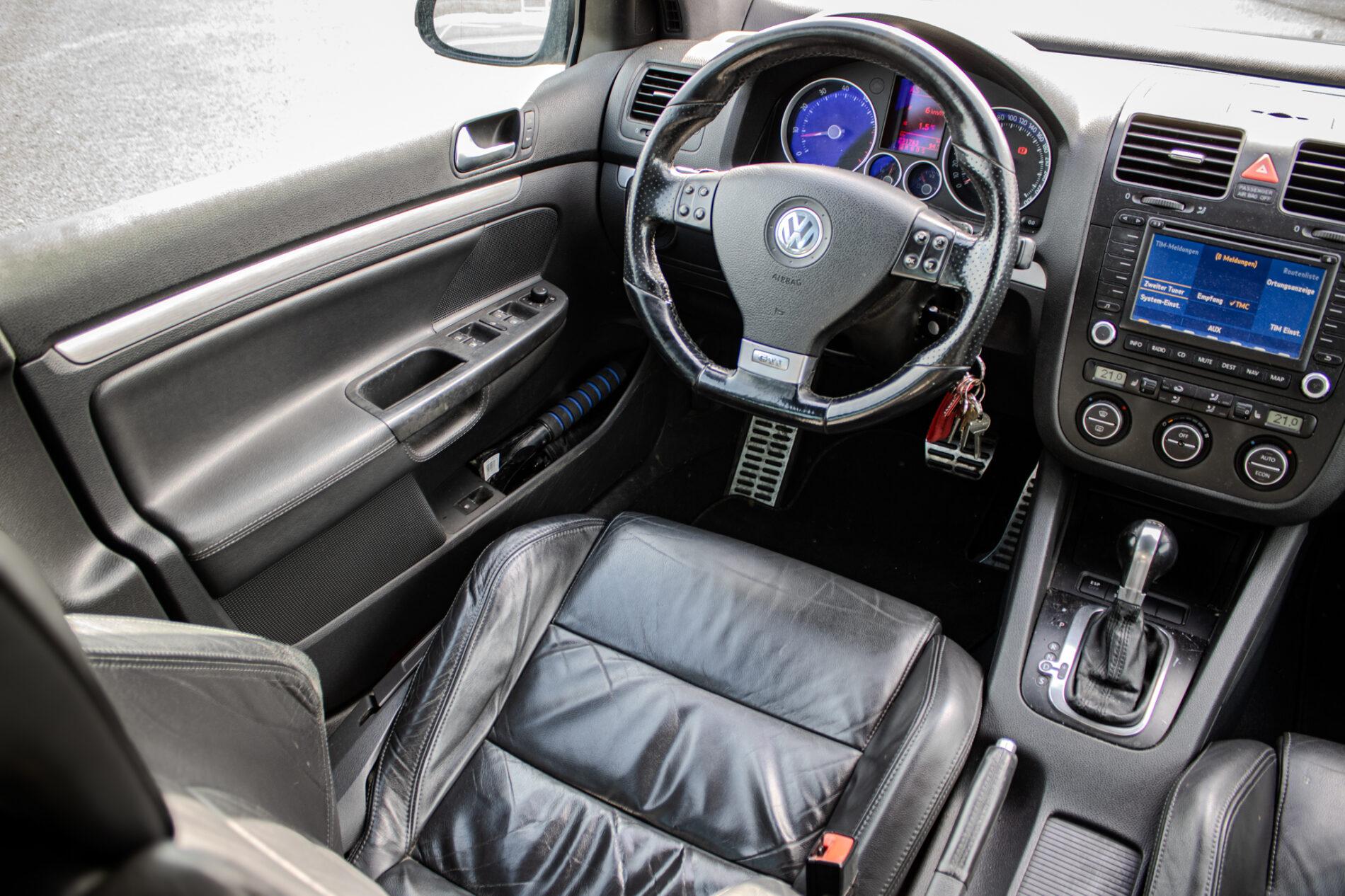 2005 Volkswagen Golf GTI, černá hatchback, 231 763 km