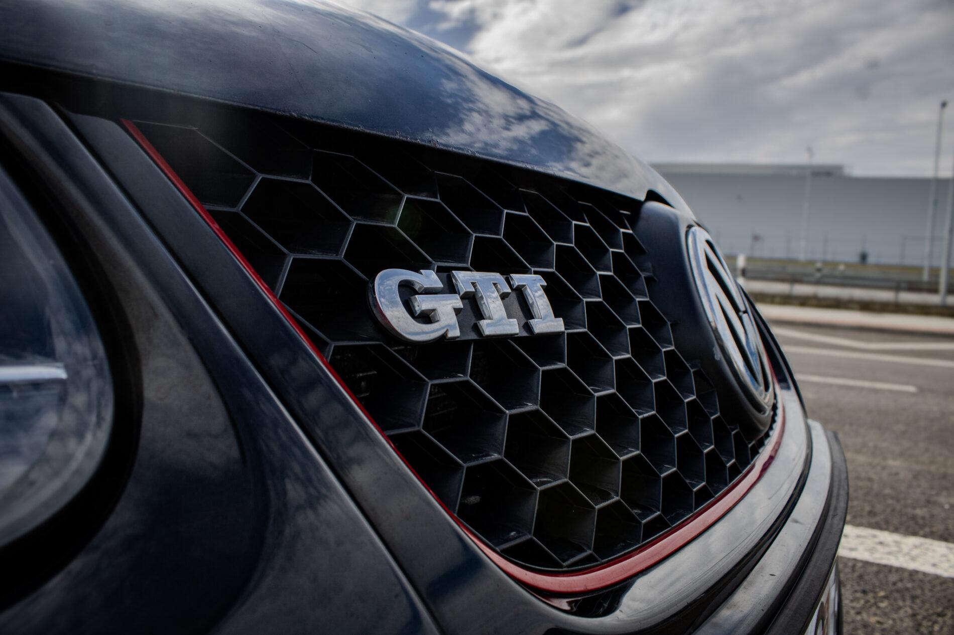 2005 Volkswagen Golf GTI, černá hatchback, 231 763 km