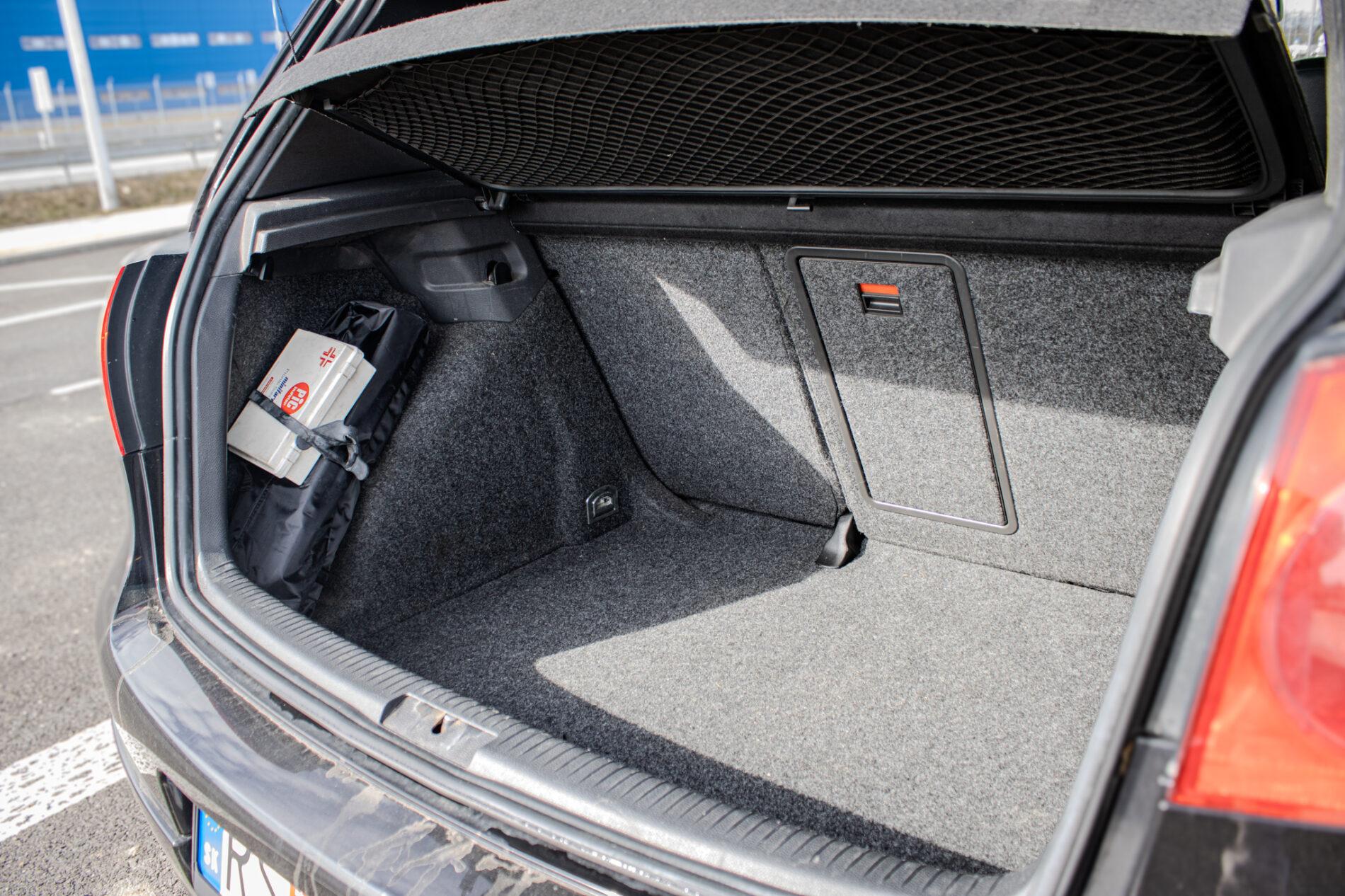 2005 Volkswagen Golf GTI, černá hatchback, 231 763 km