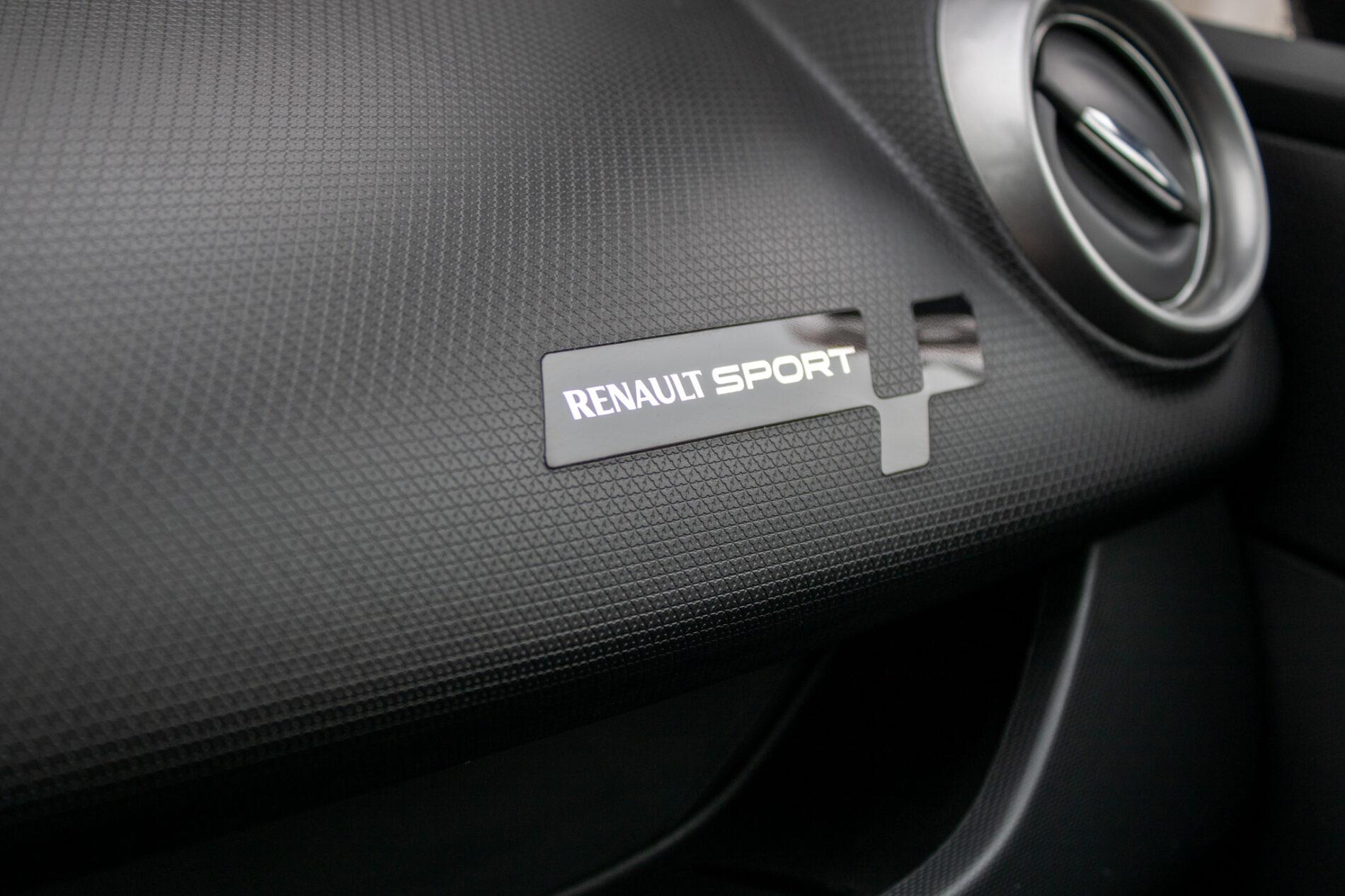 2015 Renault Clio RS, bílá hatchback, 152 444 km