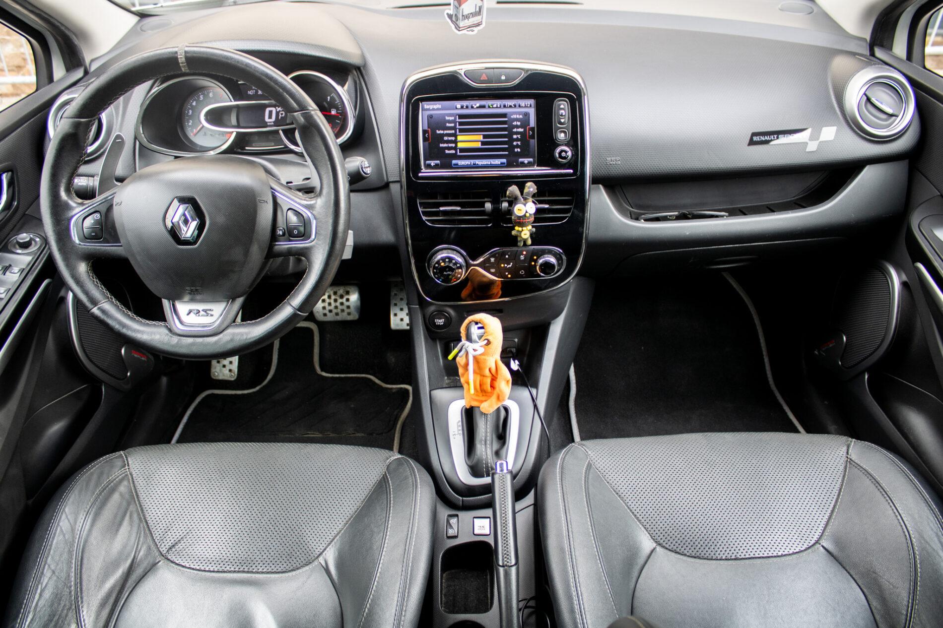 2015 Renault Clio RS, bílá hatchback, 152 444 km