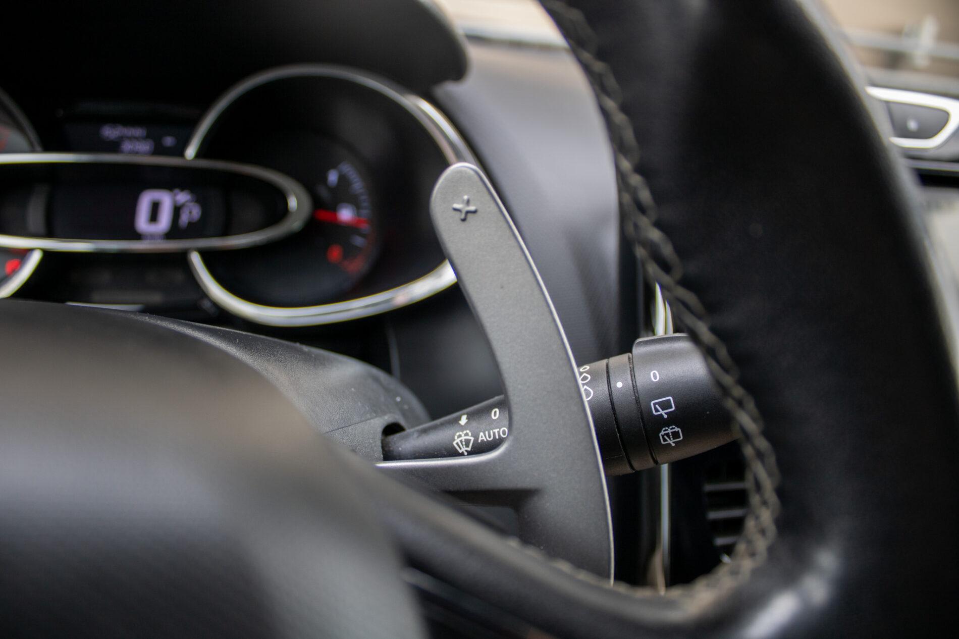 2015 Renault Clio RS, bílá hatchback, 152 444 km