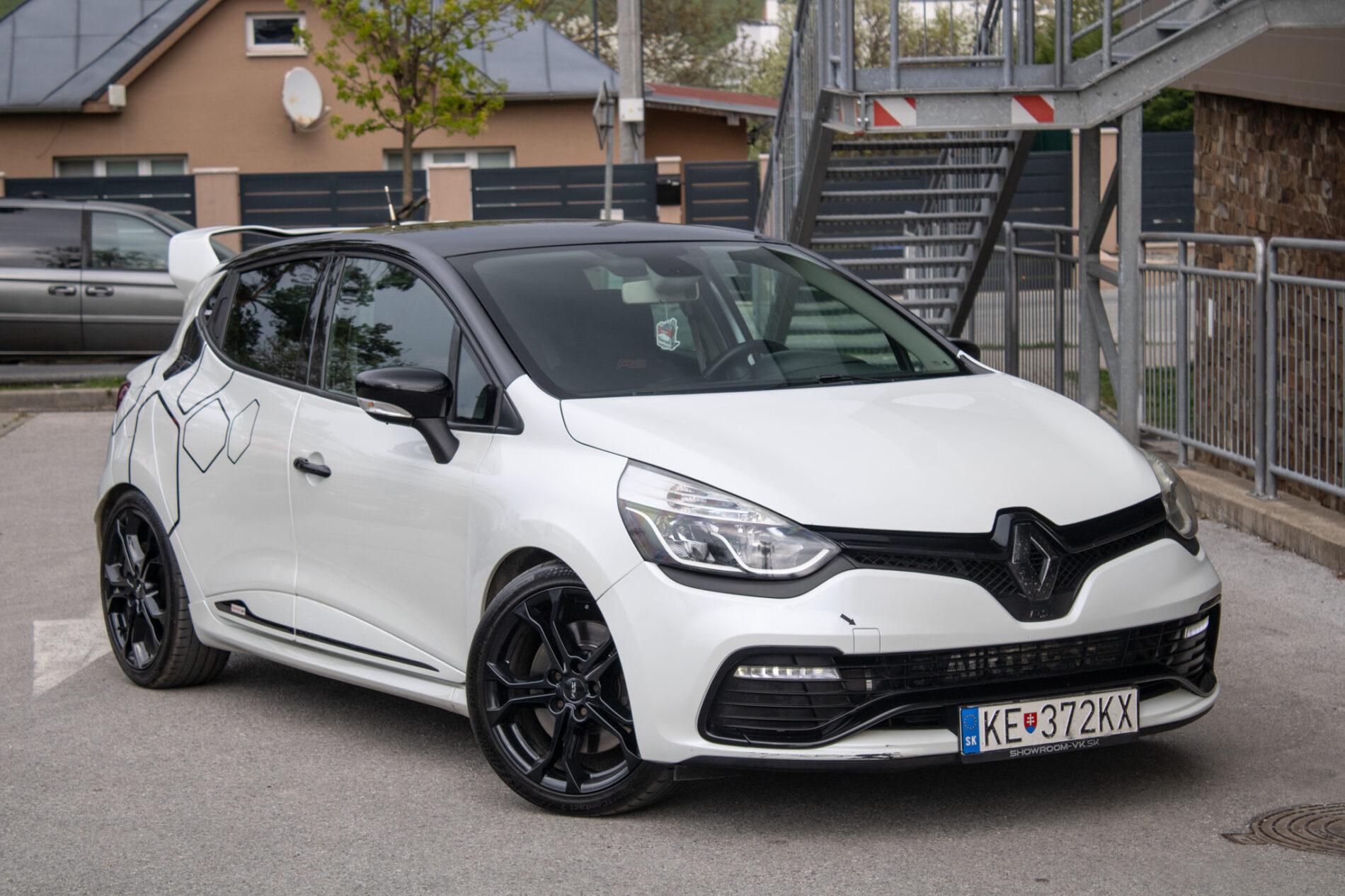 2015 Renault Clio RS, bílá hatchback, 152 444 km