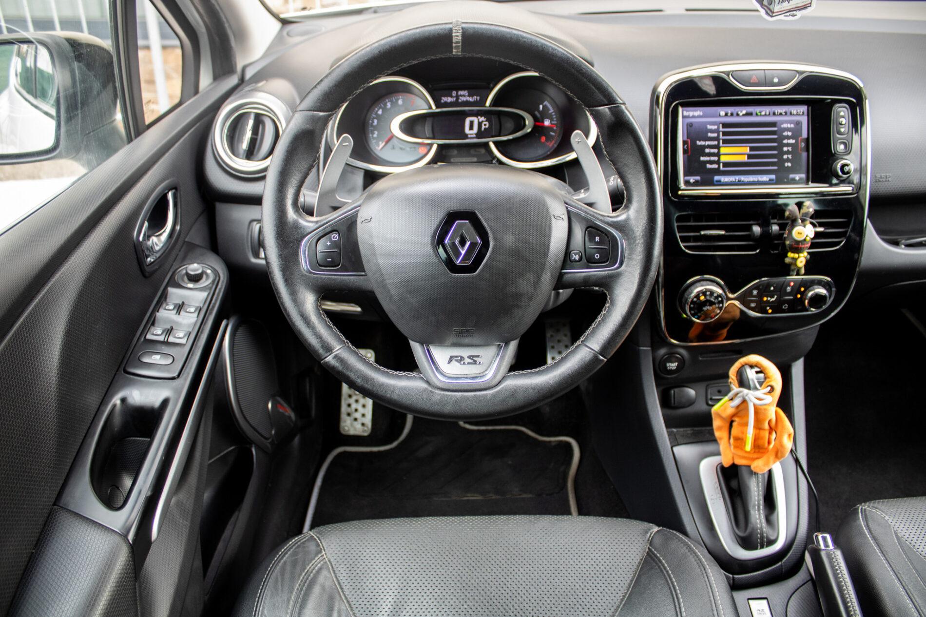 2015 Renault Clio RS, bílá hatchback, 152 444 km