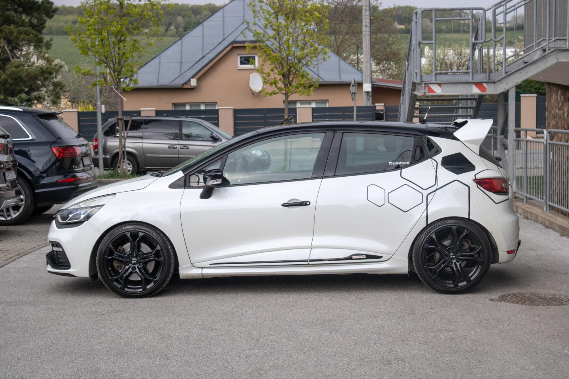 2015 Renault Clio RS, bílá hatchback, 152 444 km