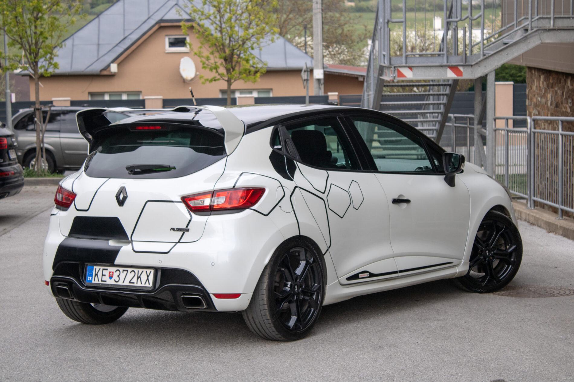 2015 Renault Clio RS, bílá hatchback, 152 444 km