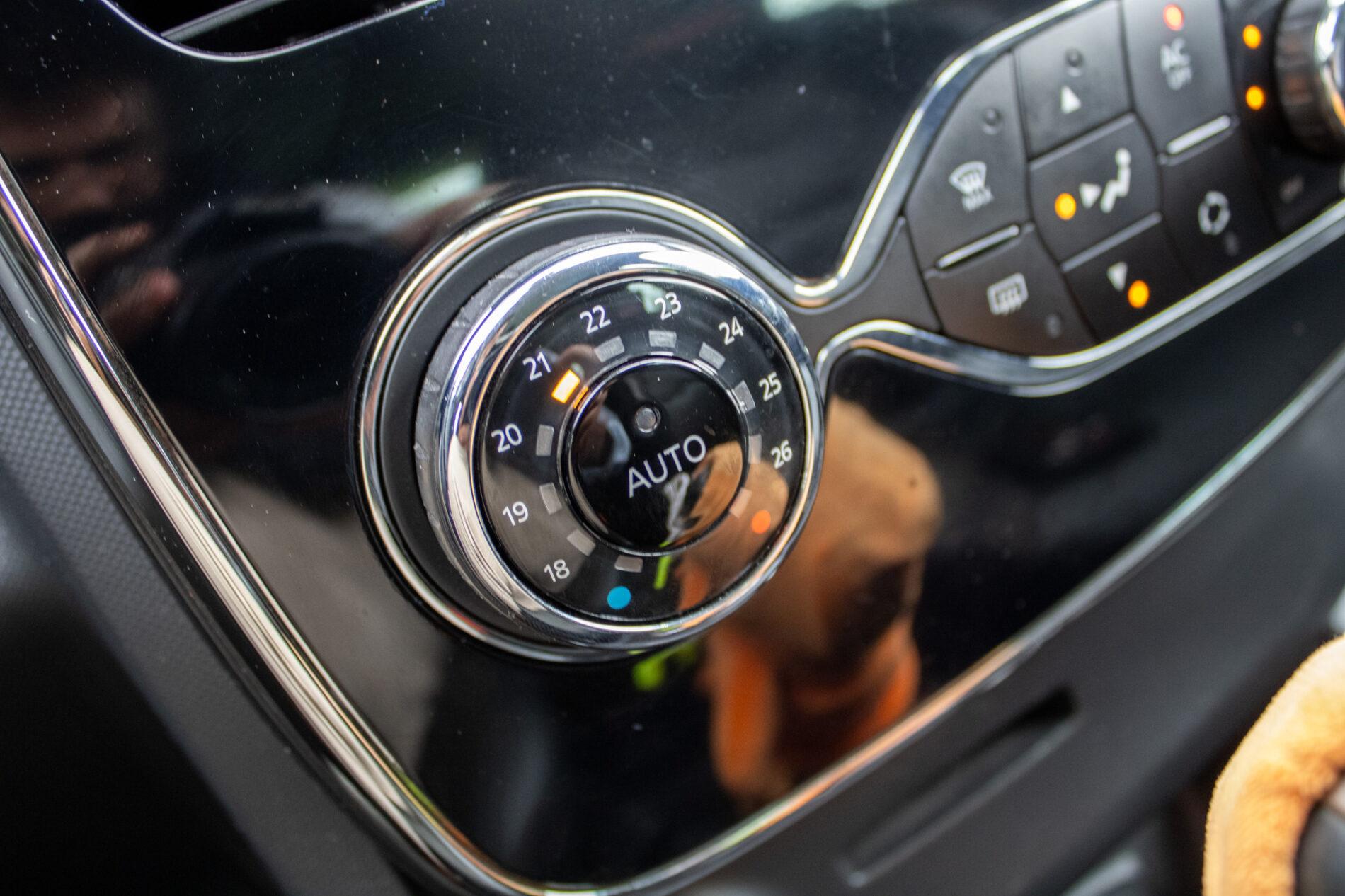 2015 Renault Clio RS, bílá hatchback, 152 444 km