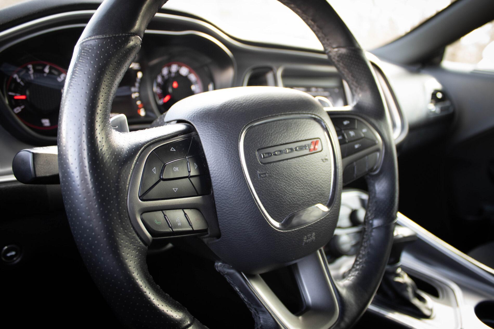 2019 Dodge Challenger, bílá kupé, 85 128 km