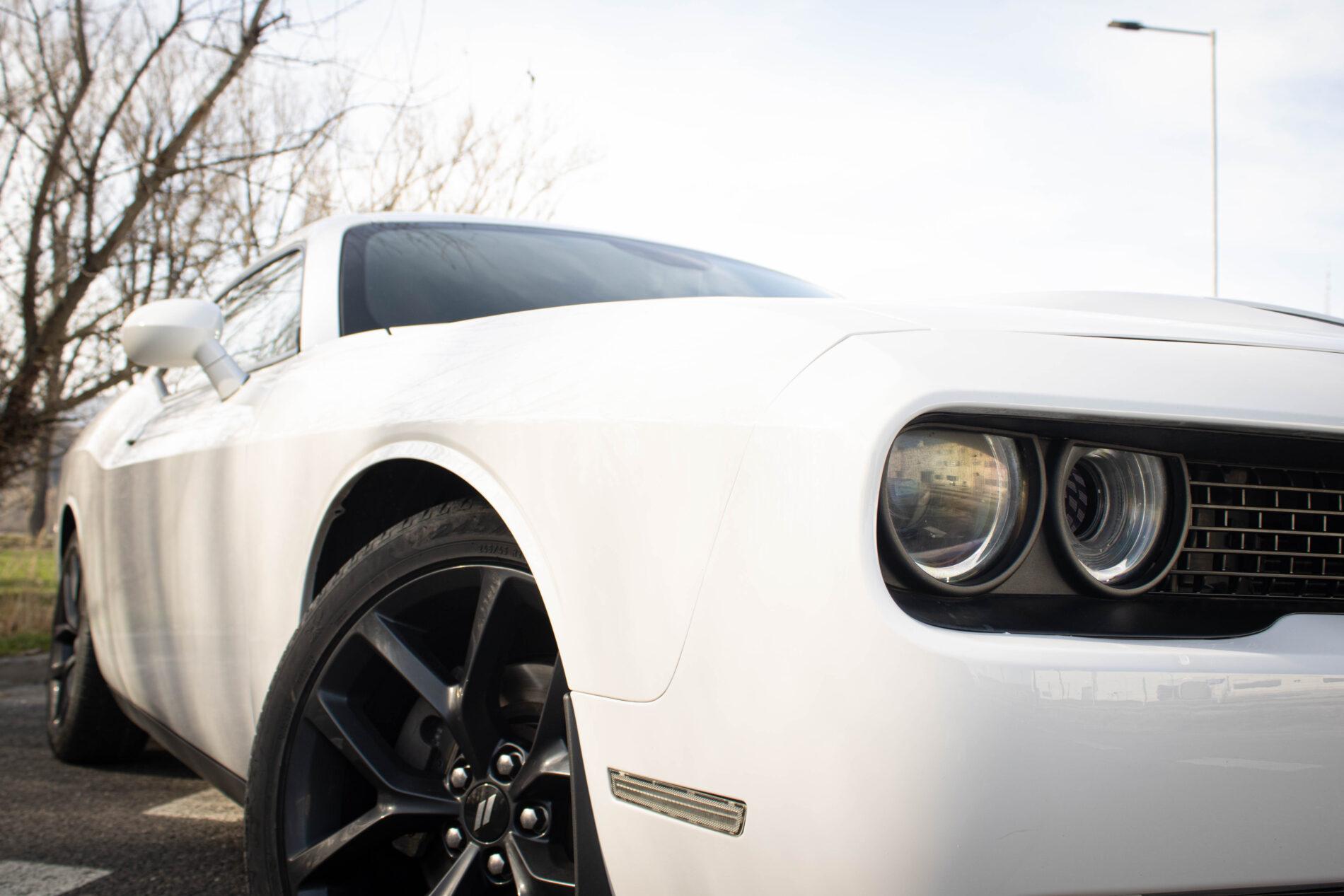 2019 Dodge Challenger, bílá kupé, 85 128 km